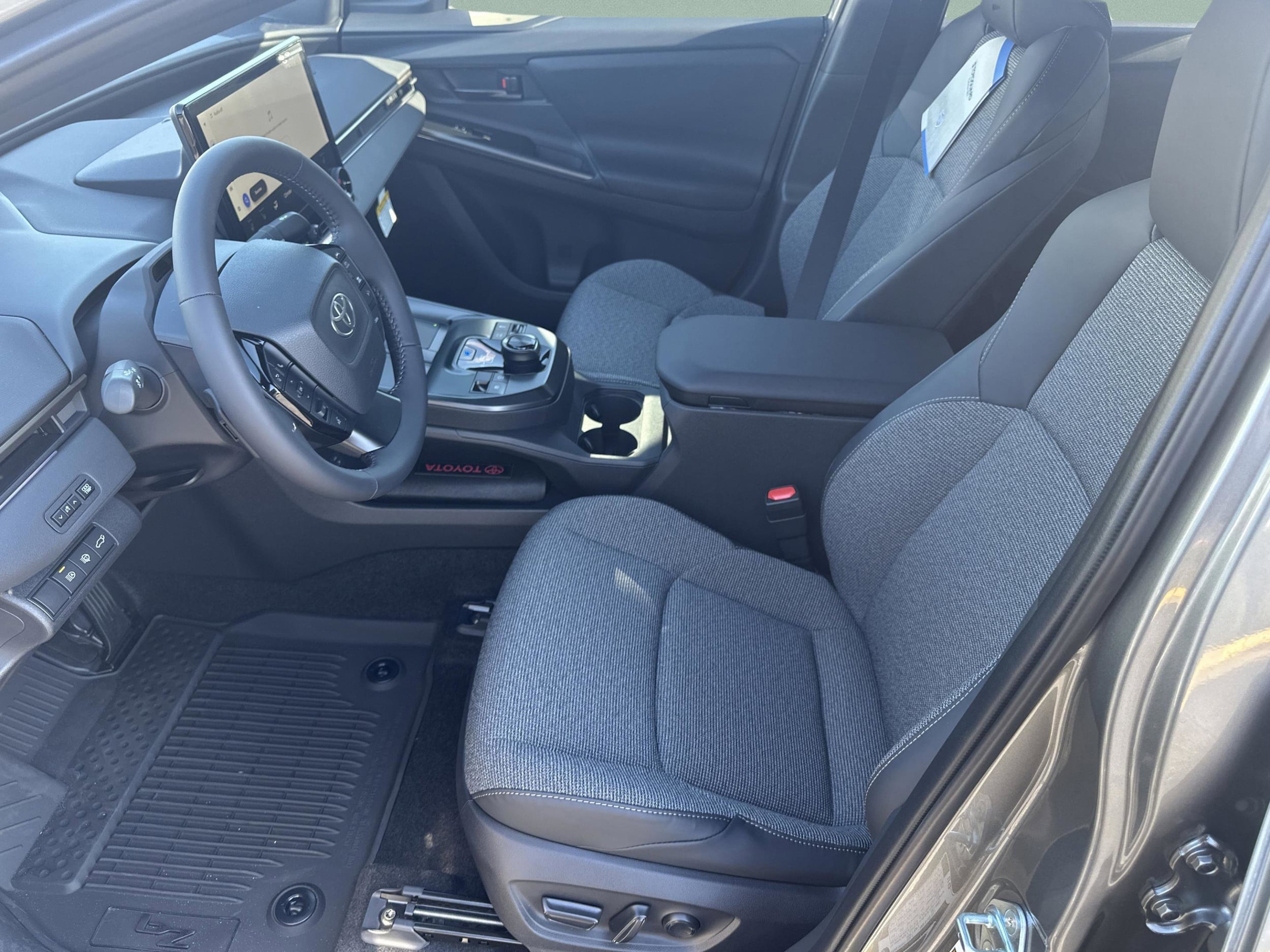 2026 Toyota bZ XLE - Photo 18