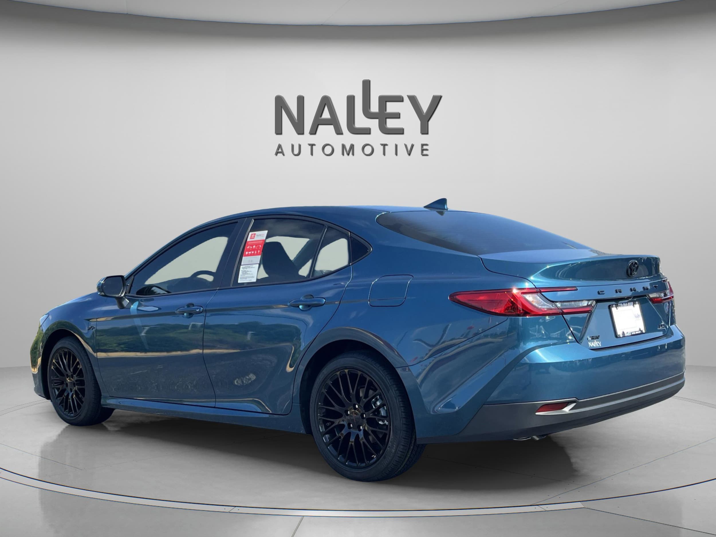 2025 Toyota Camry LE - Photo 5