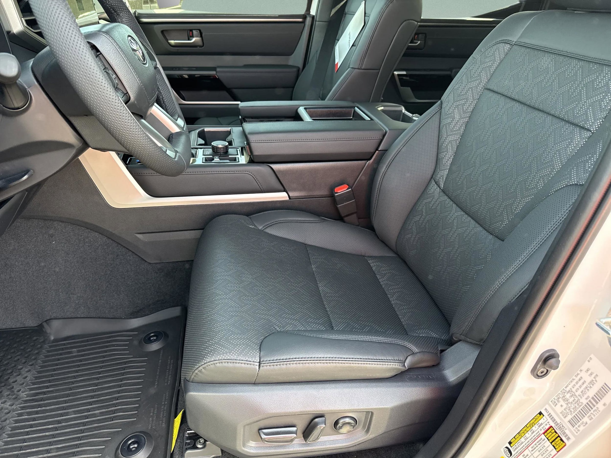 2025 Toyota Tundra Limited - Photo 25