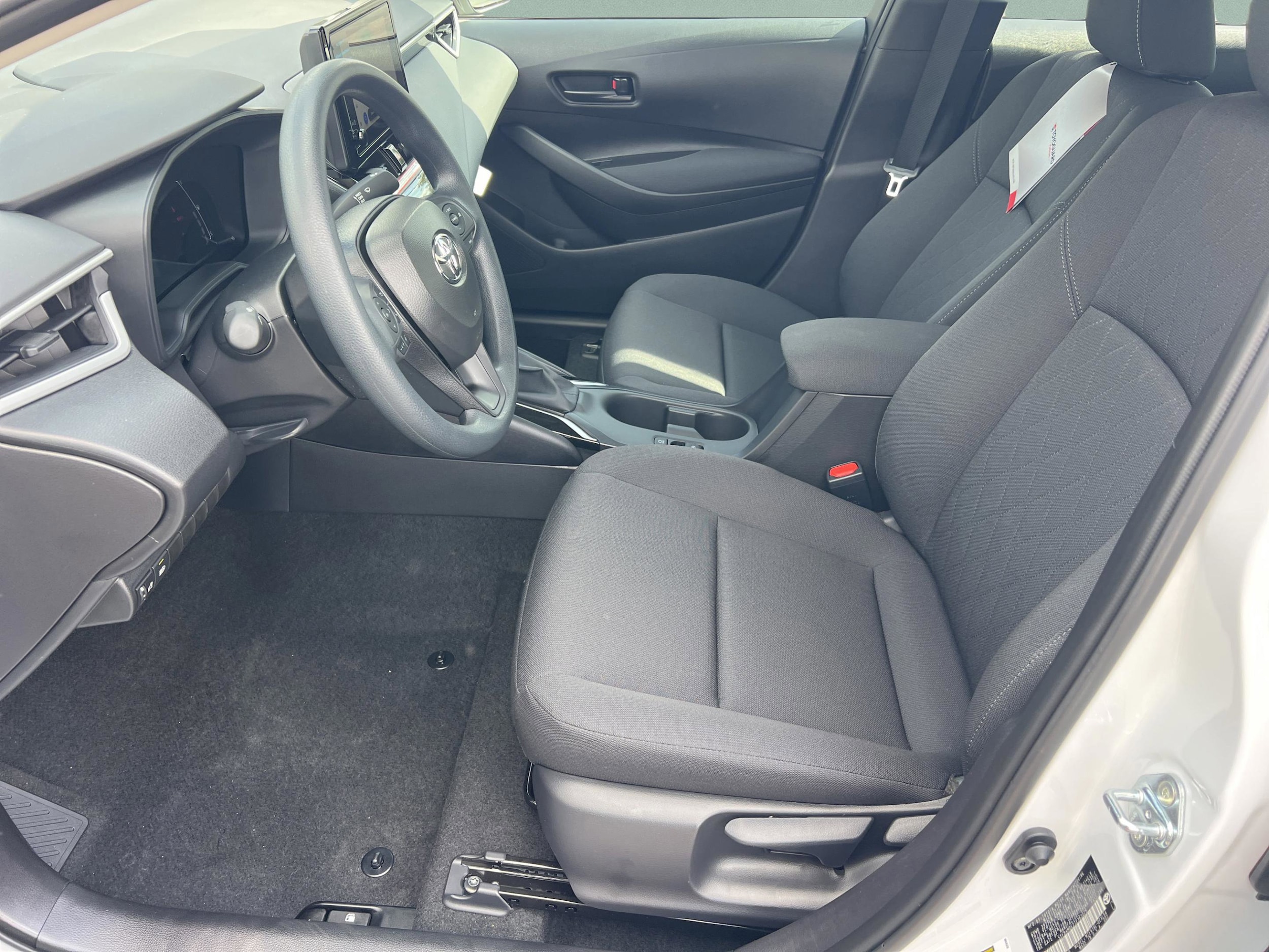 2026 Toyota Corolla LE - Photo 21