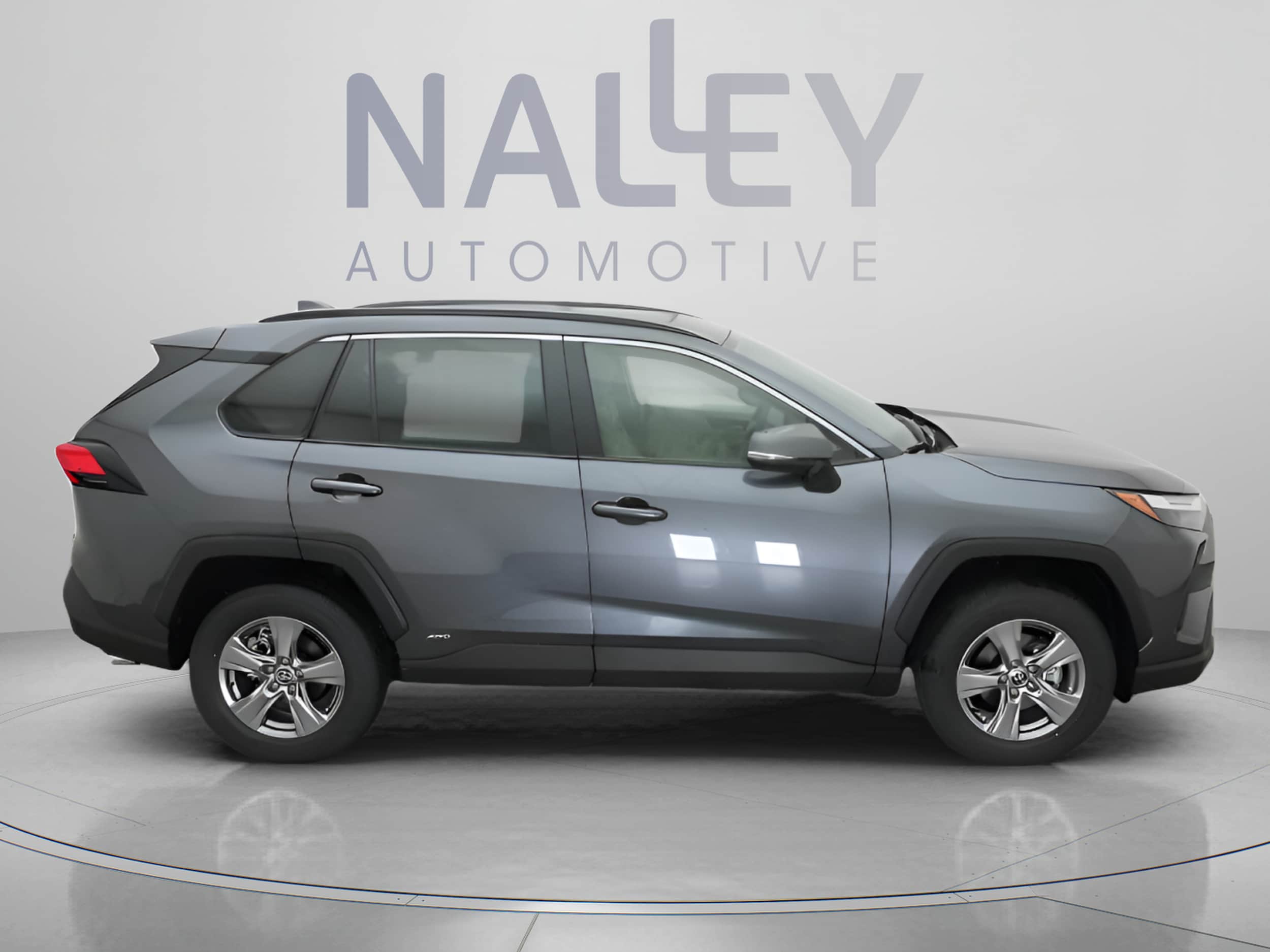 2025 Toyota RAV4 XLE - Photo 24