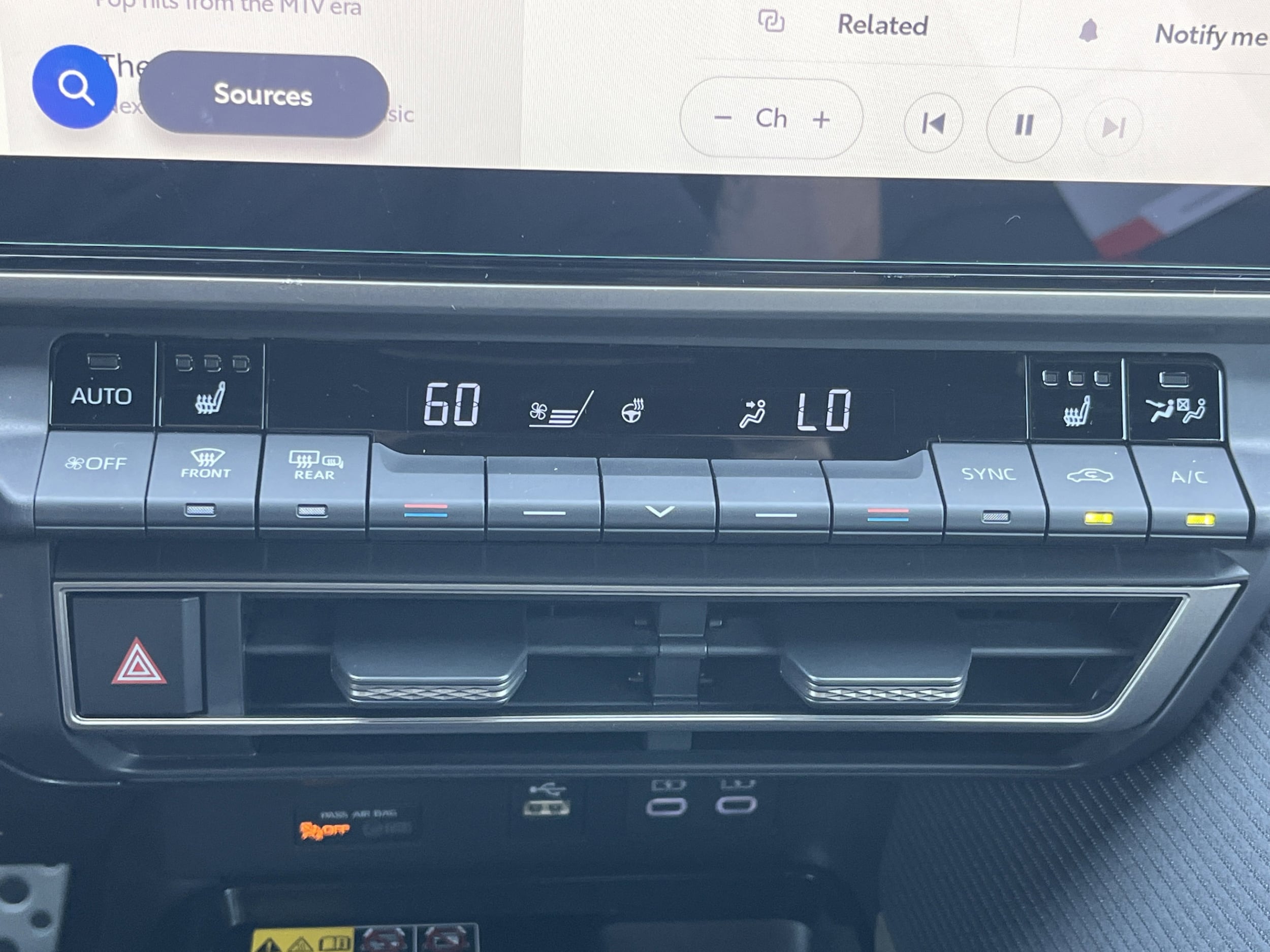 2025 Toyota Camry SE - Photo 10