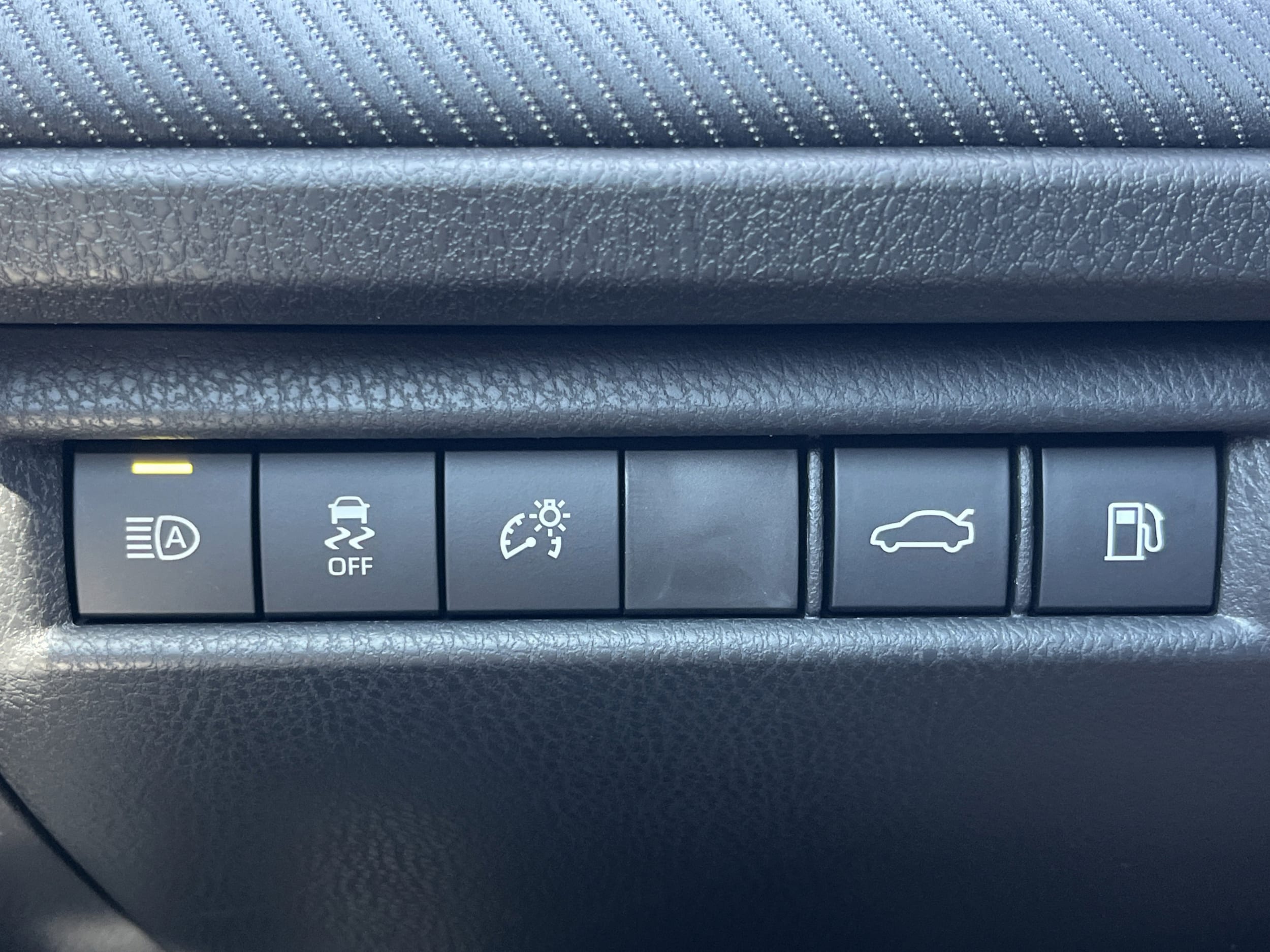 2025 Toyota Camry SE - Photo 19