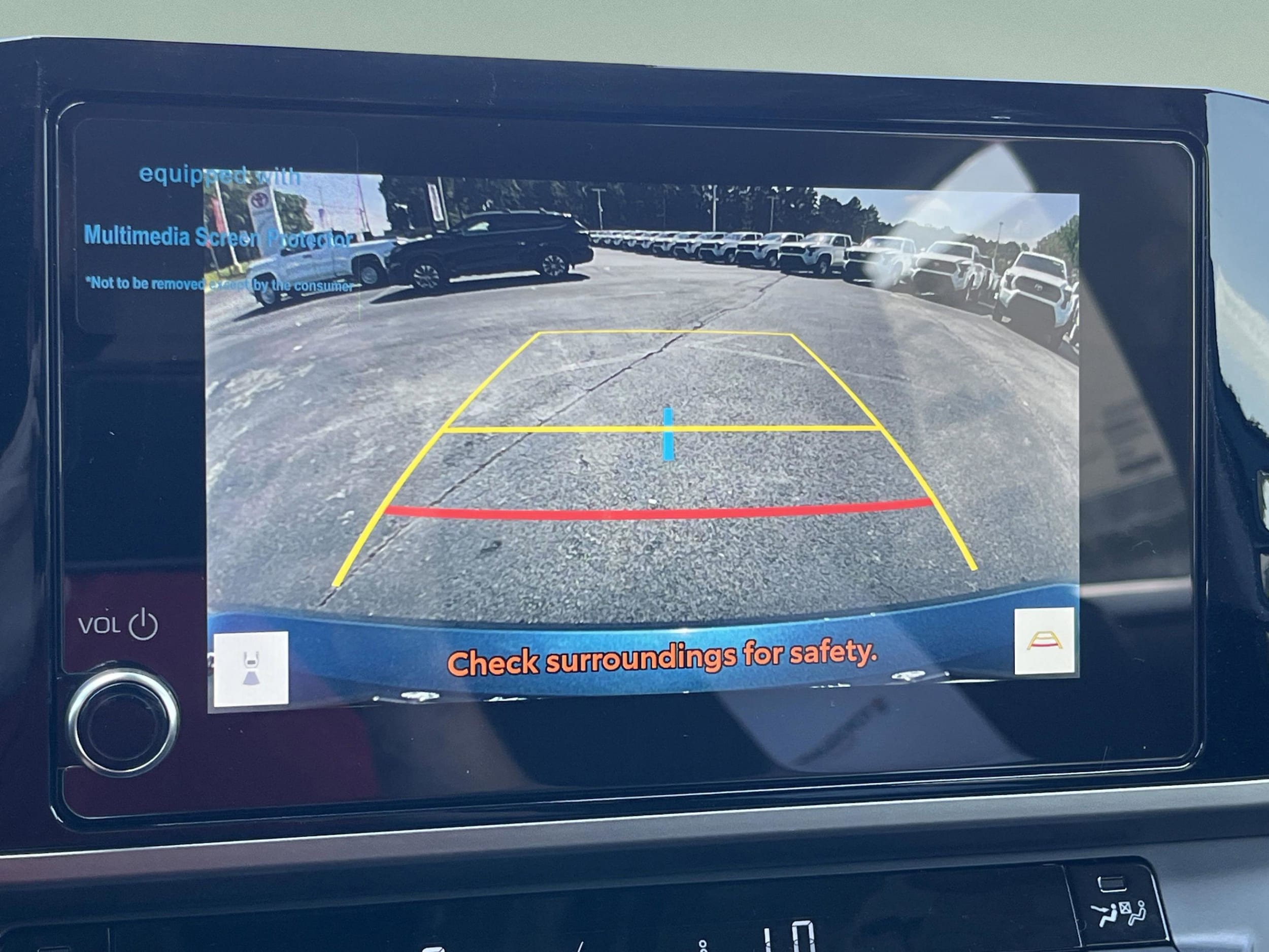 2025 Toyota Camry LE - Photo 8