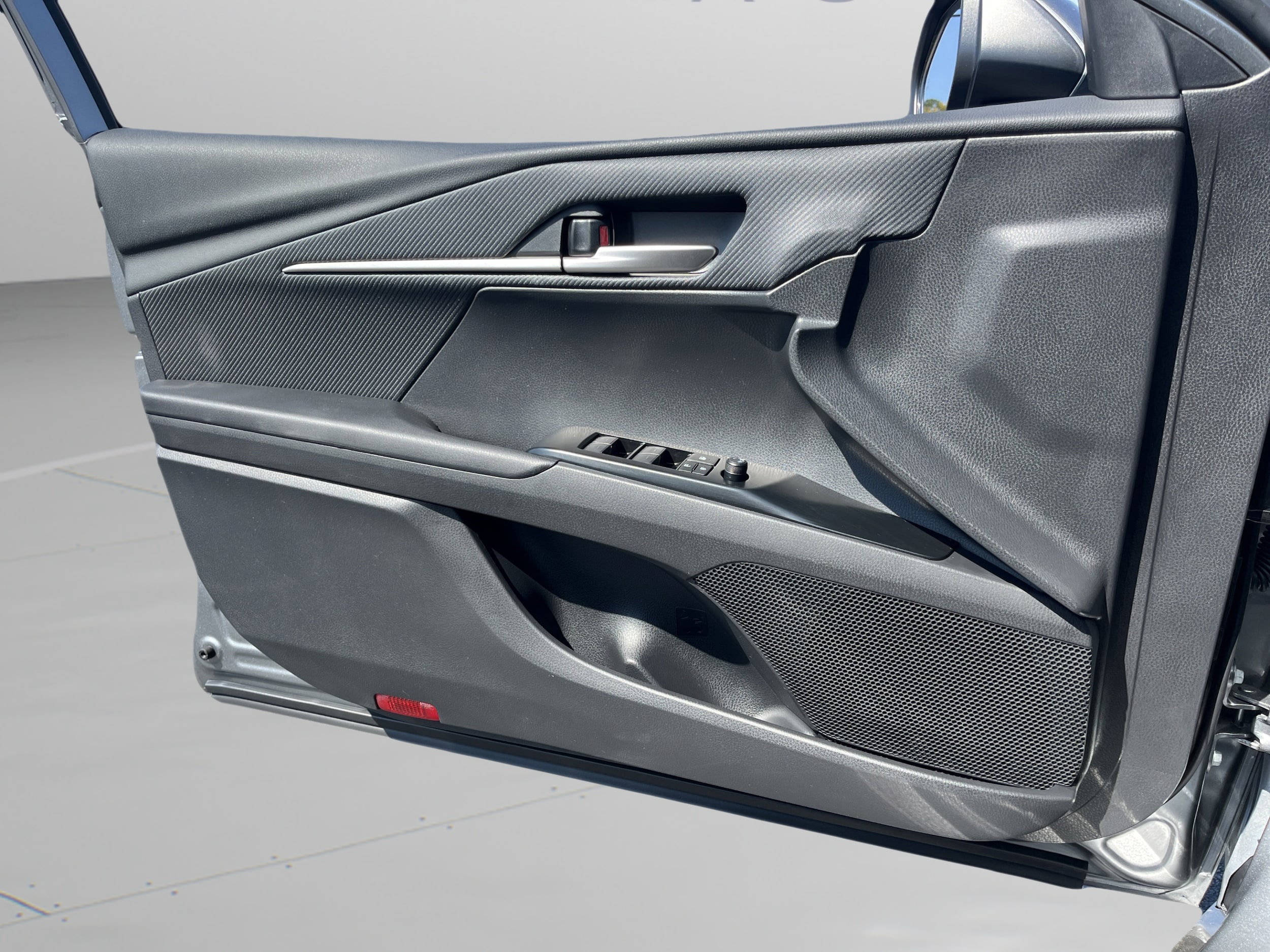 2025 Toyota Camry SE - Photo 20