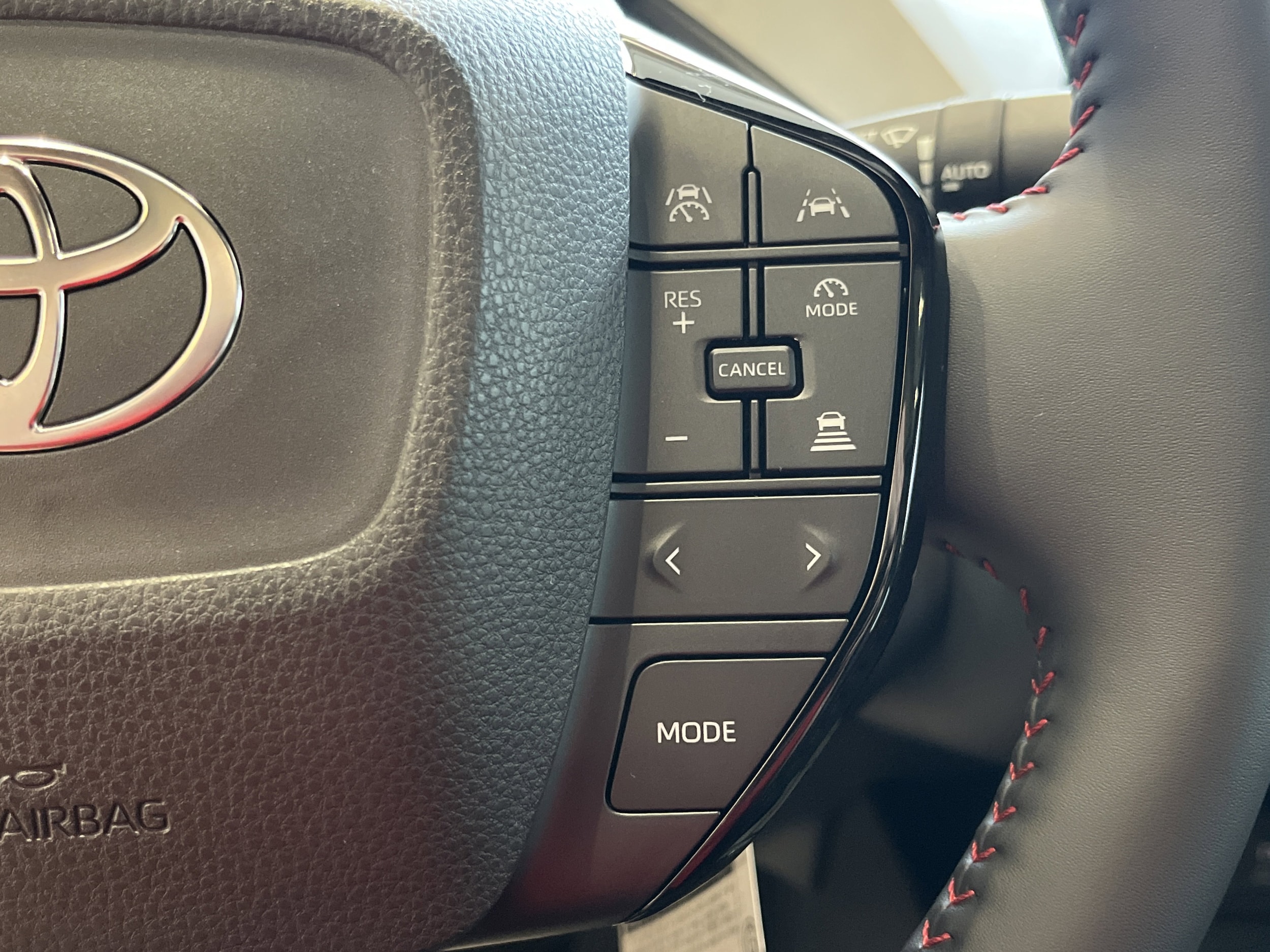 2026 Toyota Prius Plug-in Hybrid XSE - Photo 11