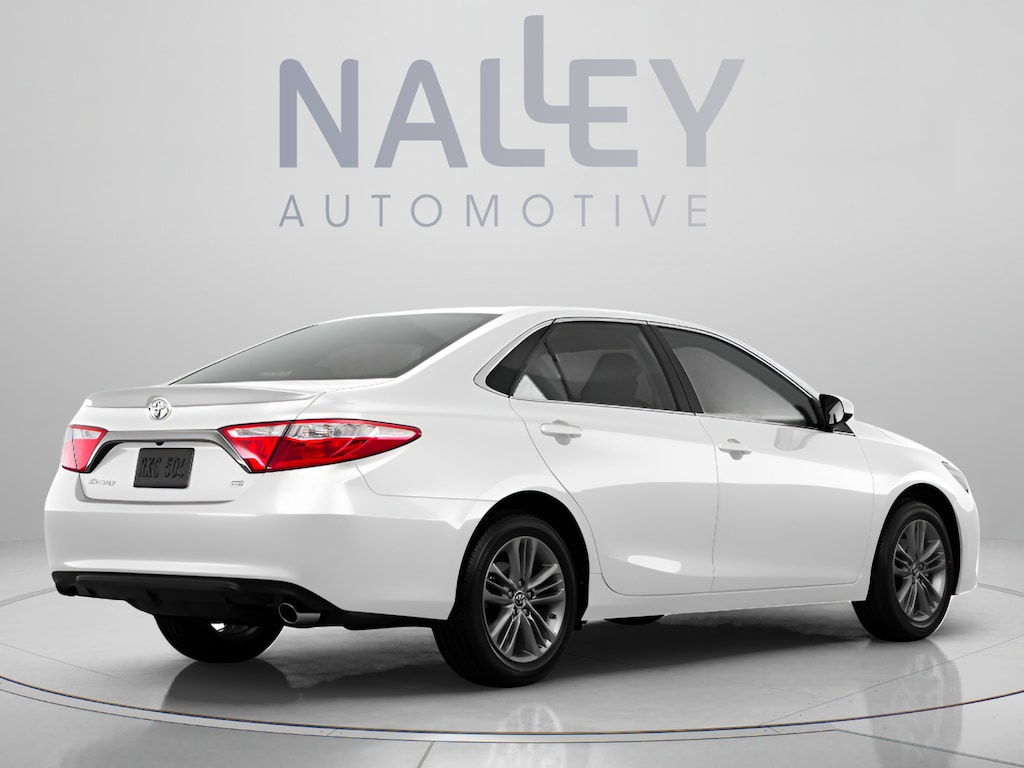 Used 2016 Toyota Camry SE Sedan