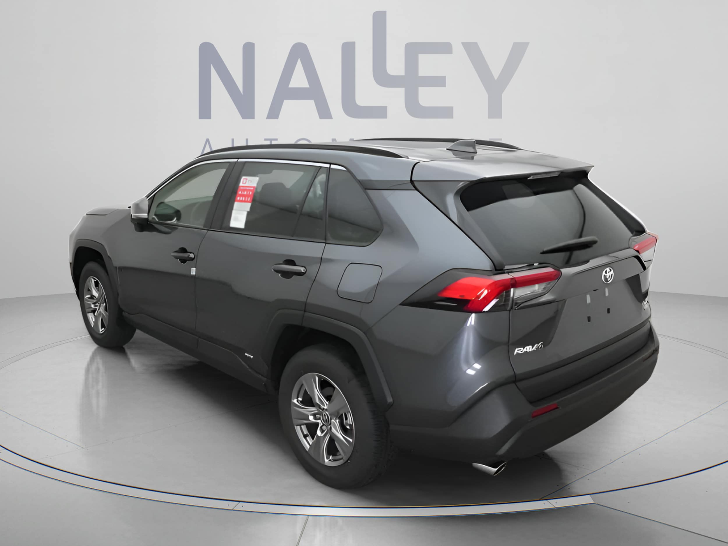 2025 Toyota RAV4 XLE - Photo 12