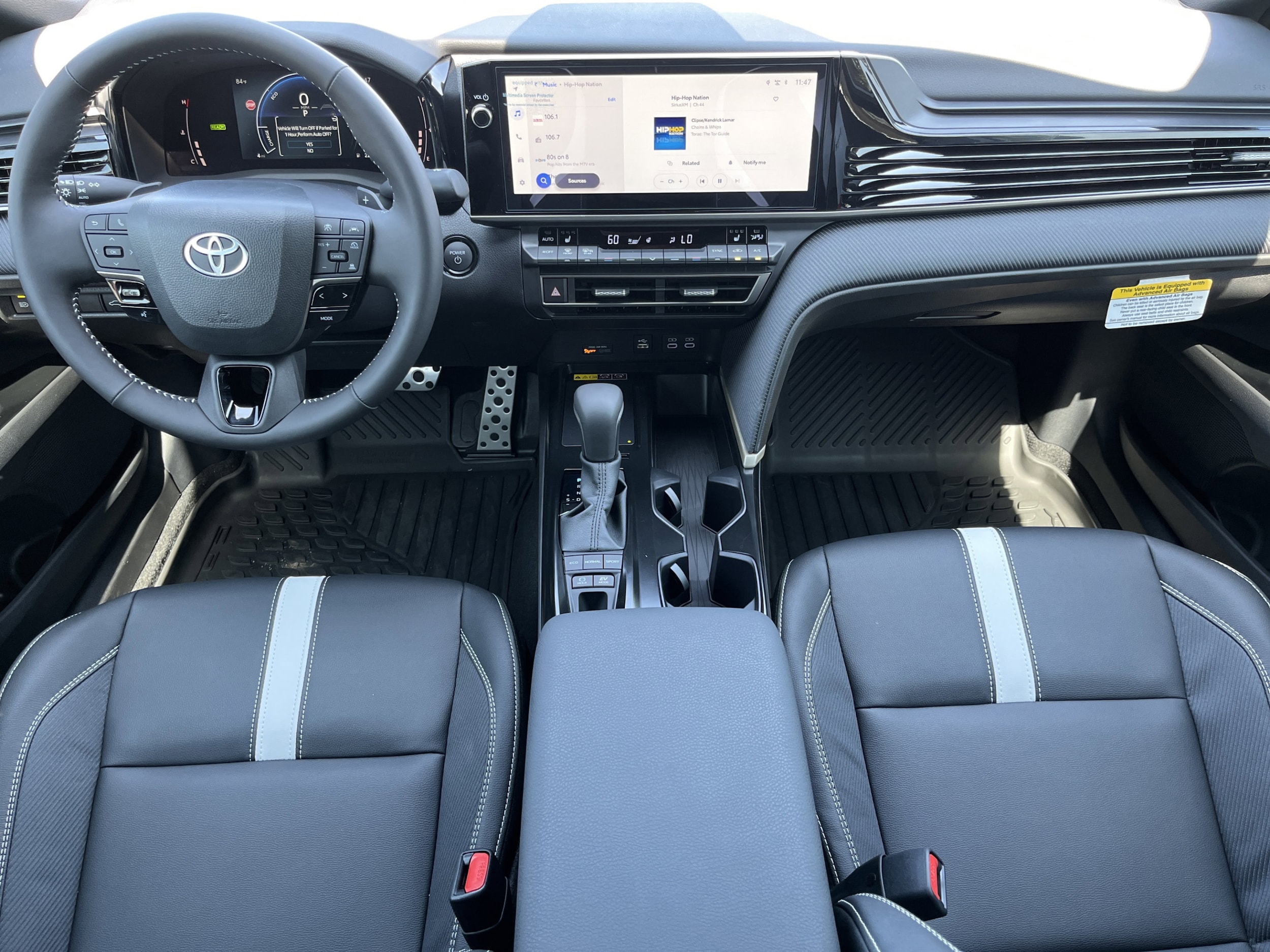 2025 Toyota Camry SE - Photo 7