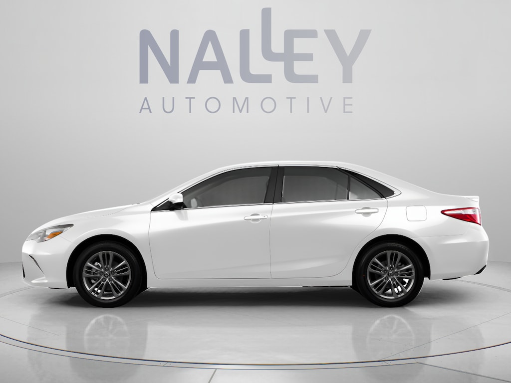 Used 2016 Toyota Camry SE Sedan