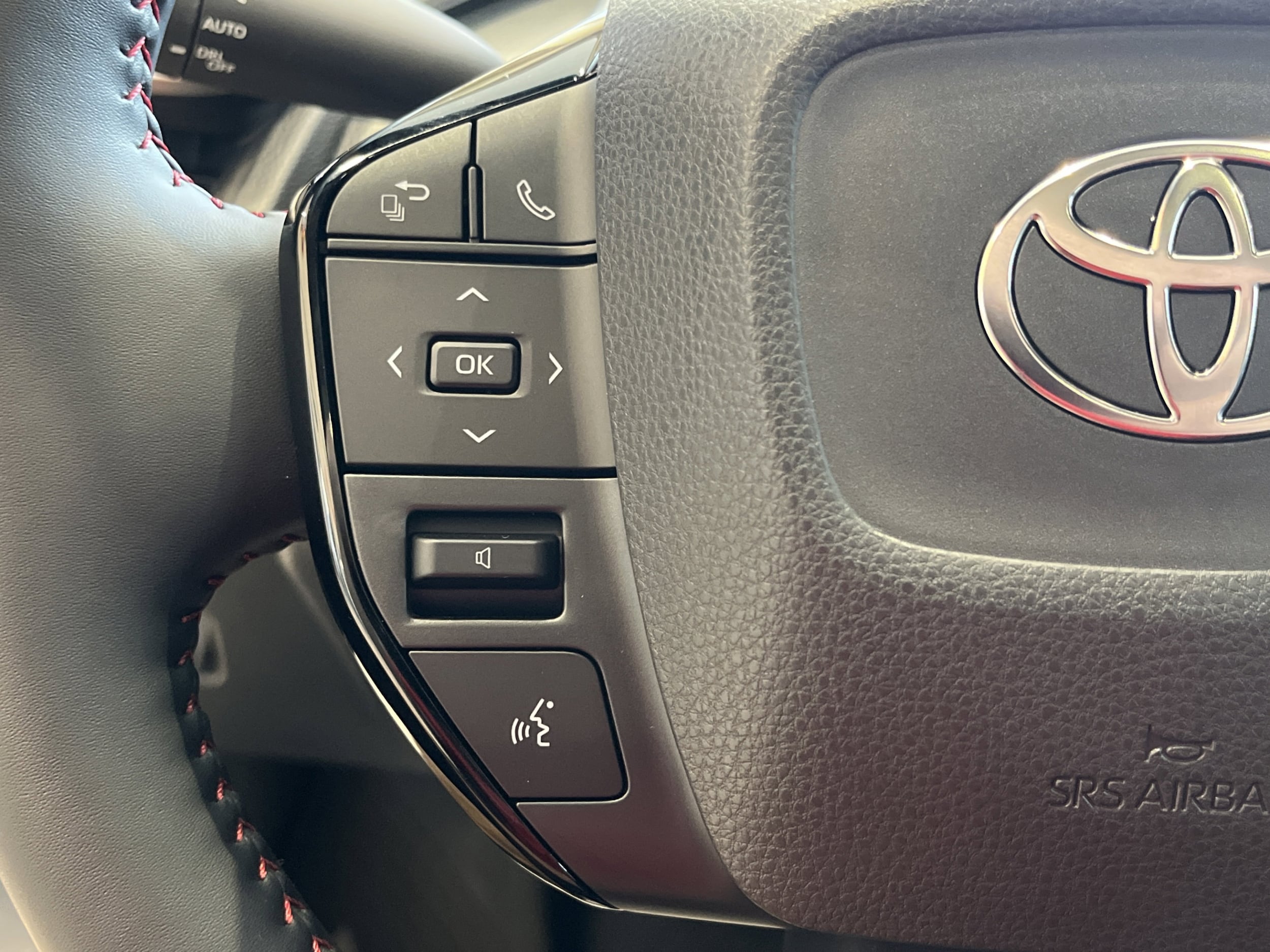 2026 Toyota Prius Plug-in Hybrid XSE - Photo 12