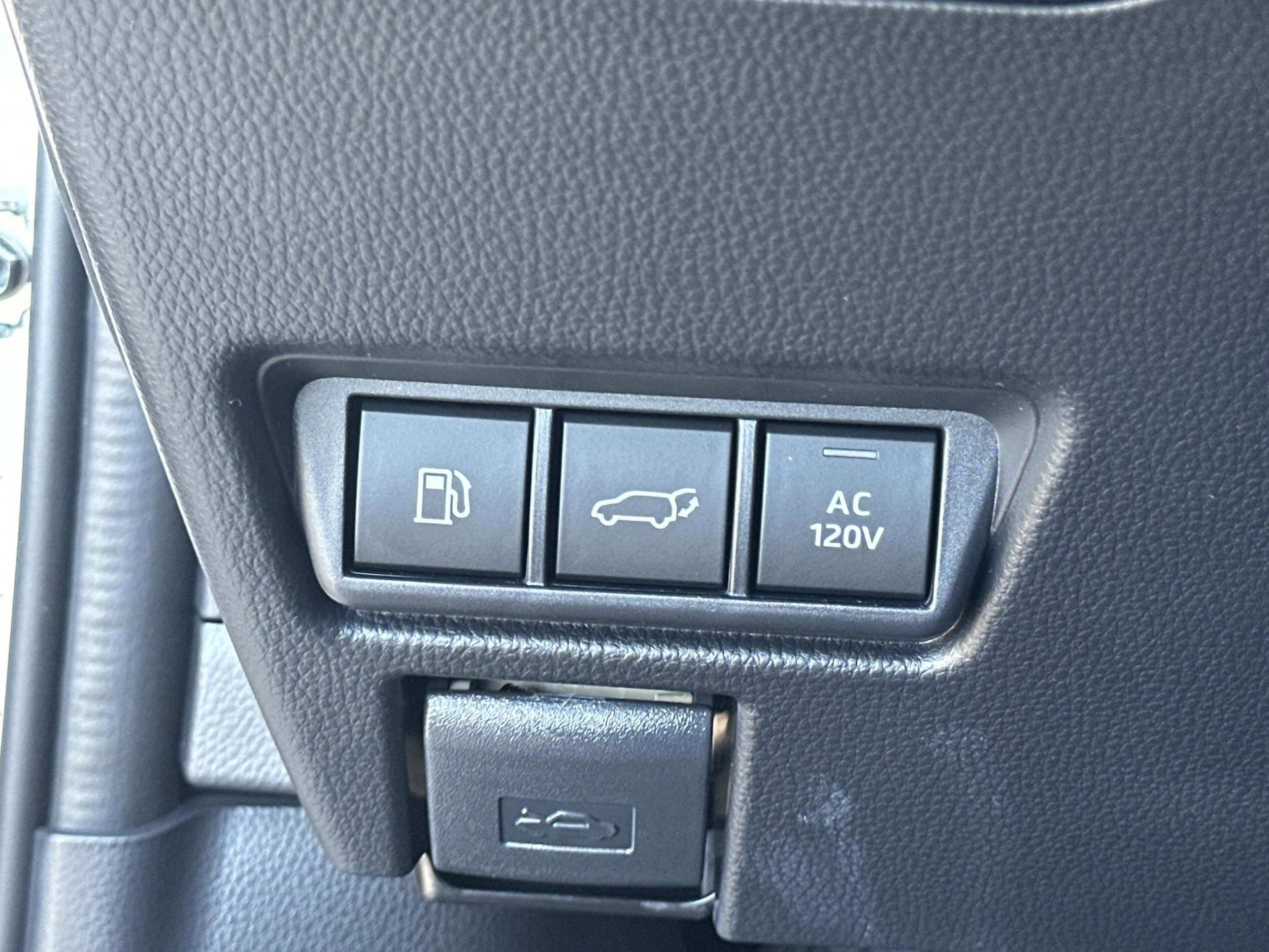 2026 Toyota Prius Plug-in Hybrid XSE Premium - Photo 20