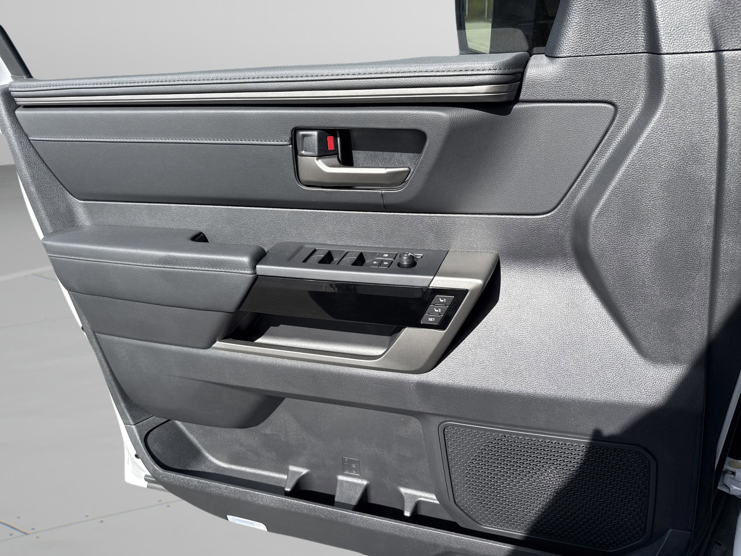 2025 Toyota Tundra Limited - Photo 29