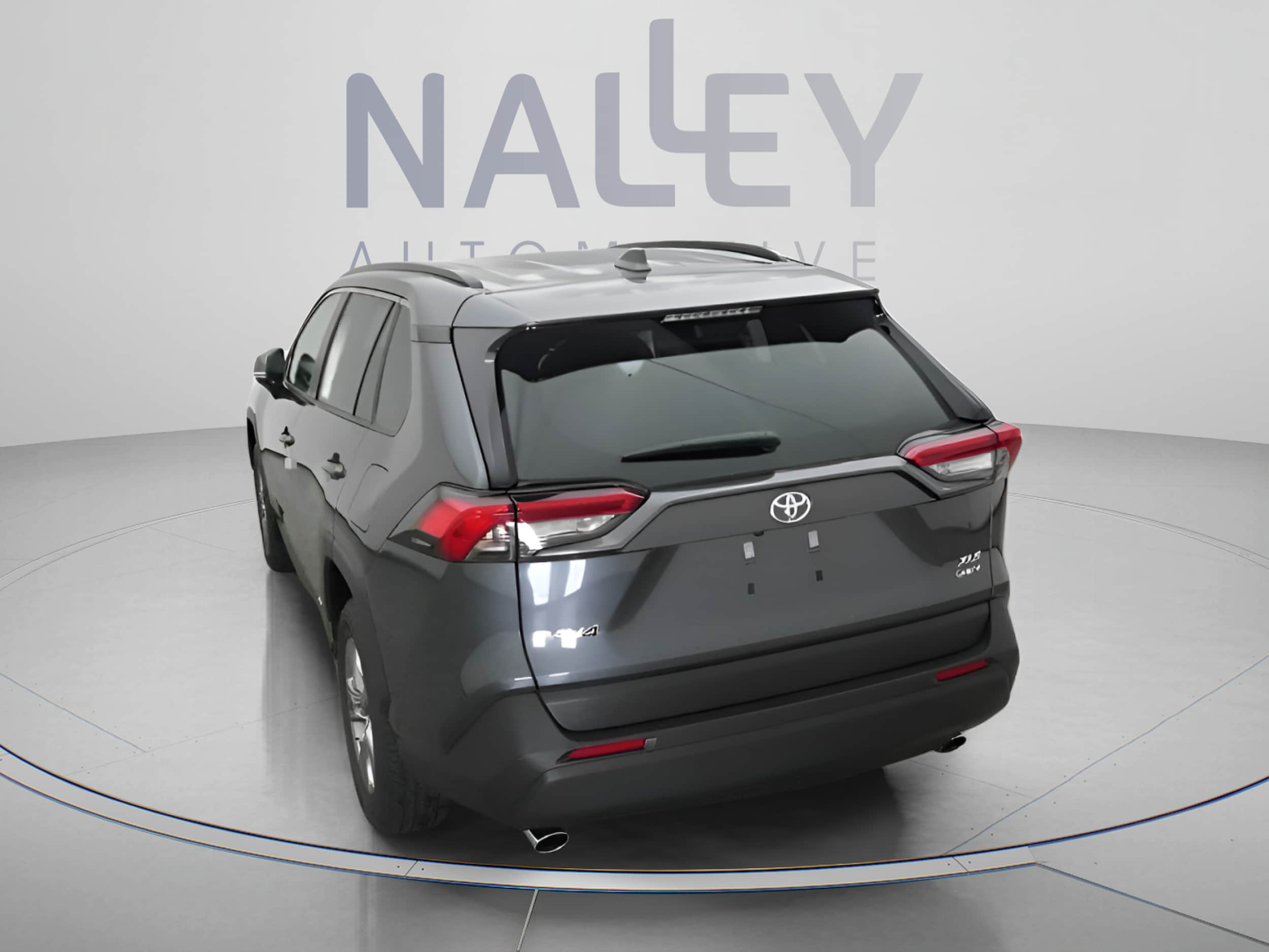 2025 Toyota RAV4 XLE - Photo 13
