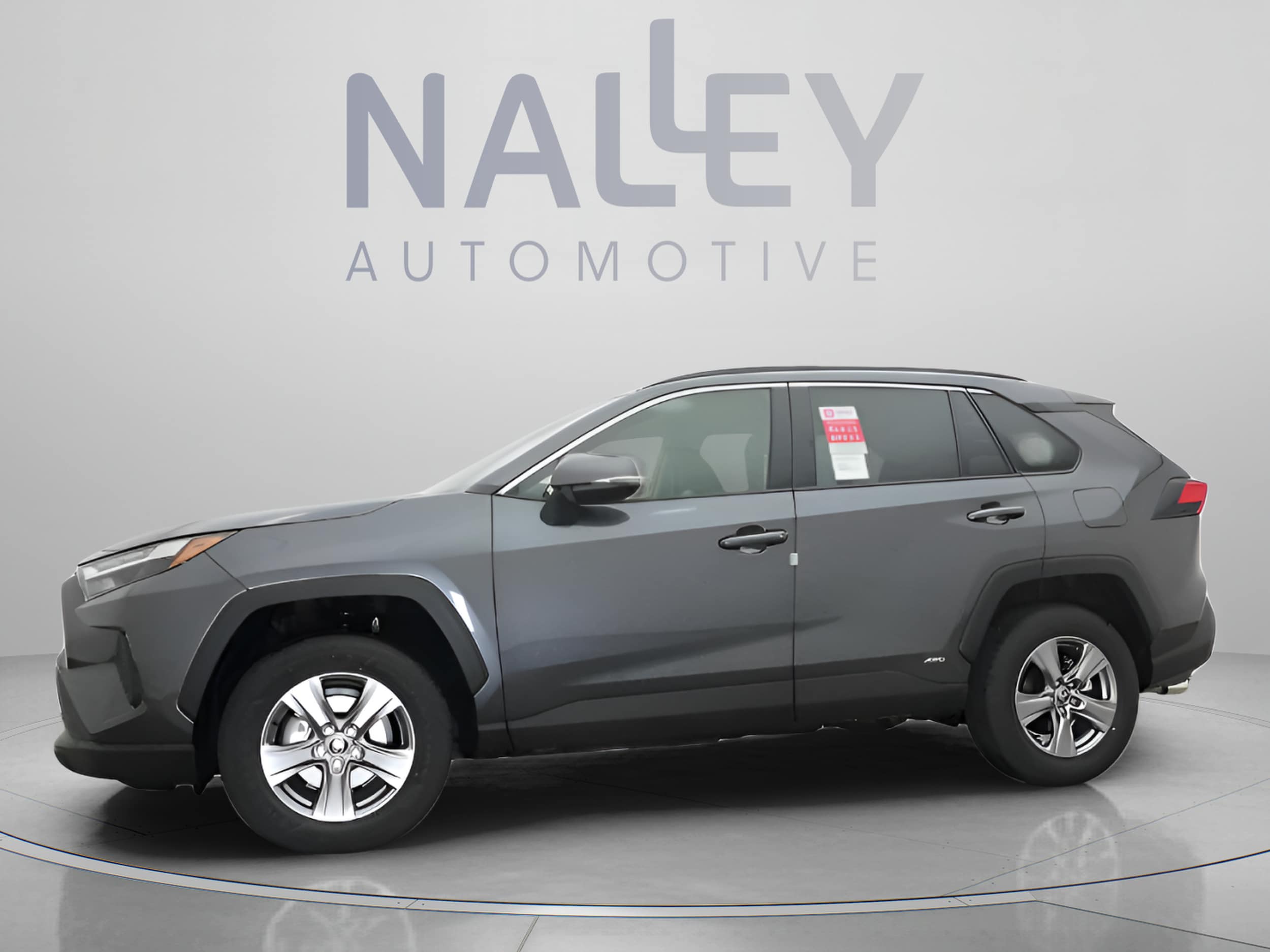 2025 Toyota RAV4 XLE - Photo 6