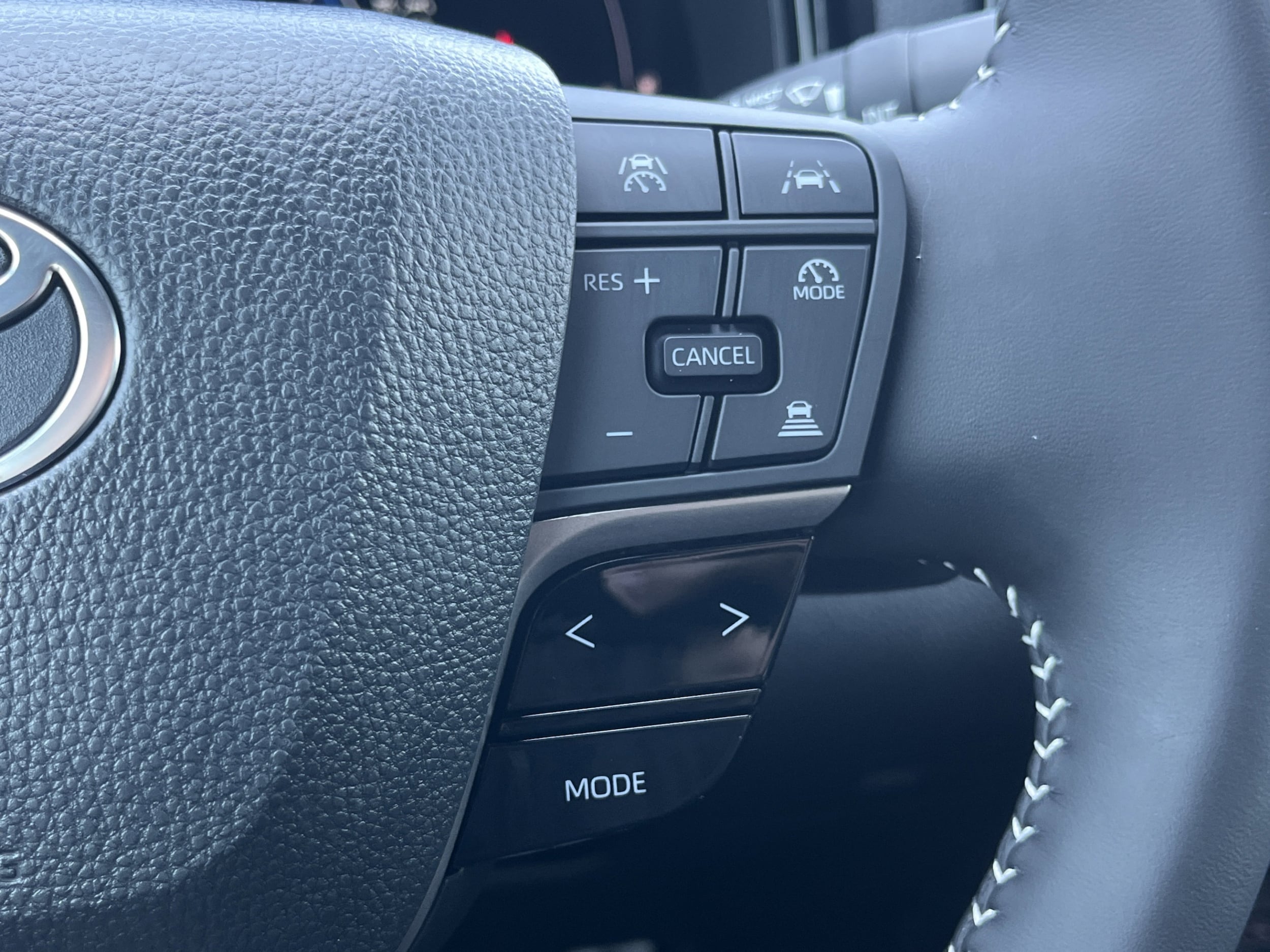 2025 Toyota Camry SE - Photo 17