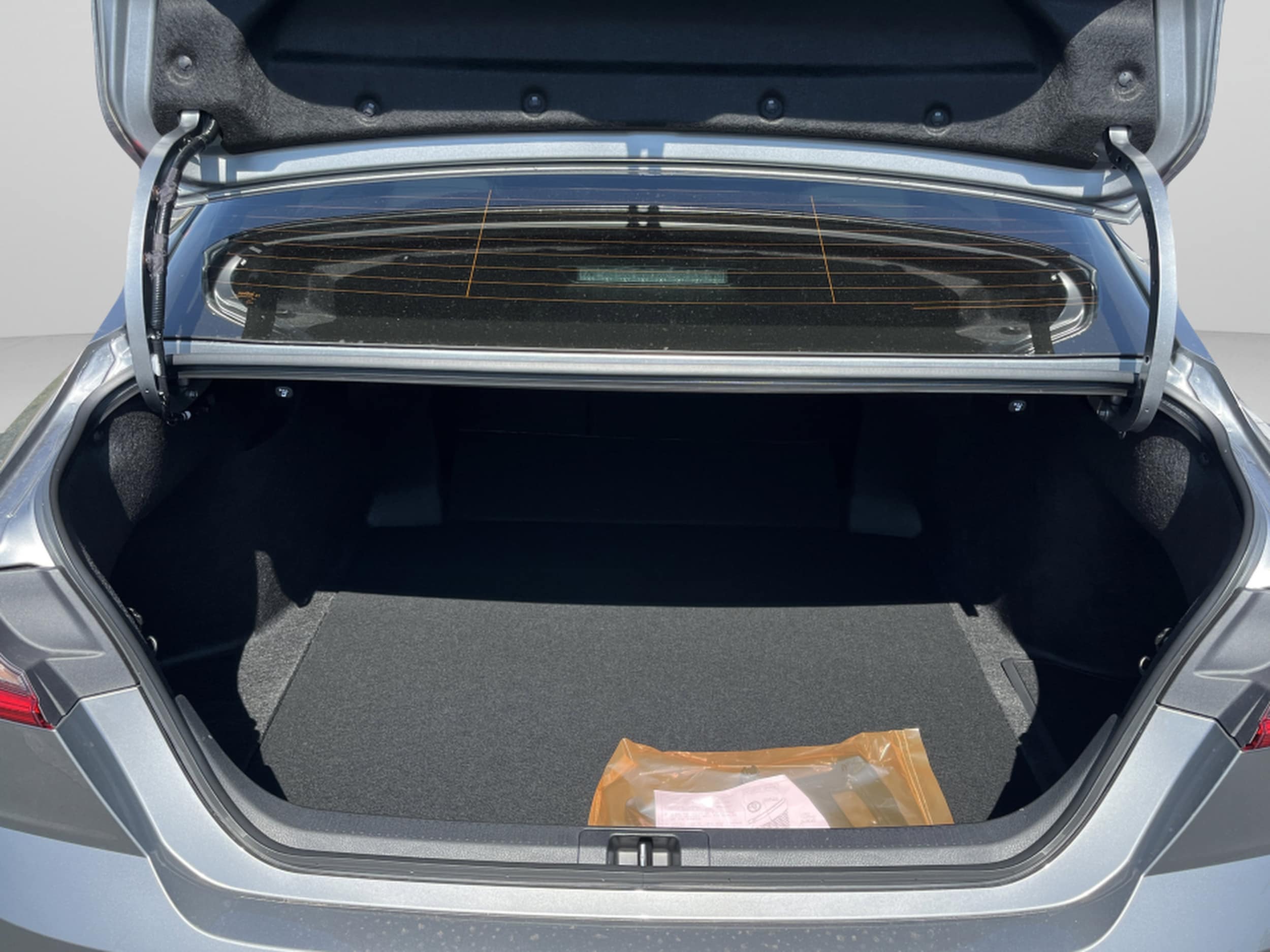 2025 Toyota Camry SE - Photo 28
