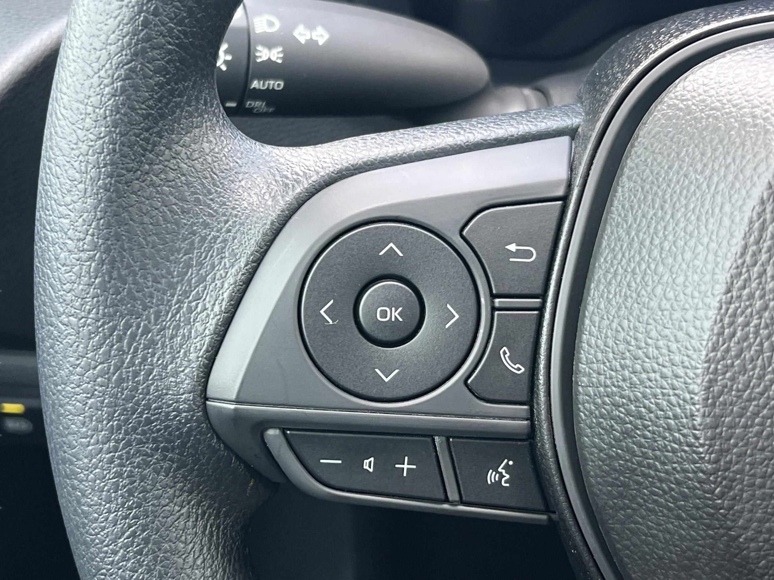 2026 Toyota Corolla LE - Photo 13