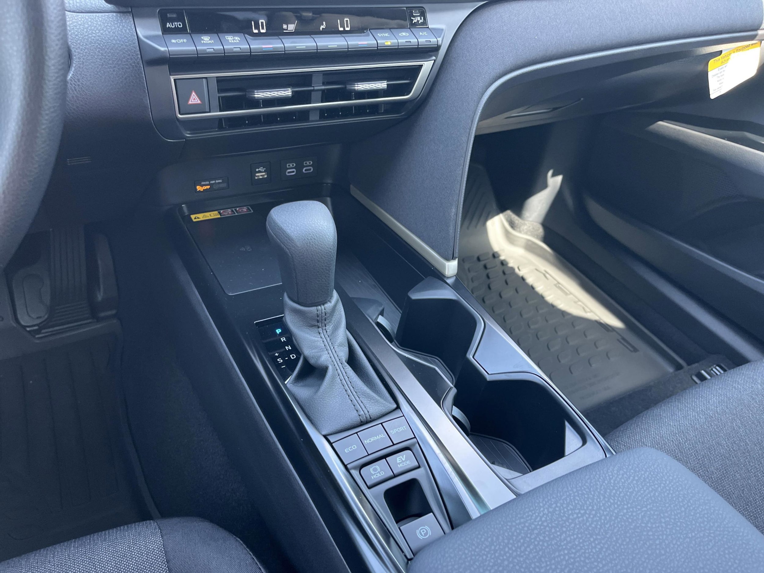 2025 Toyota Camry LE - Photo 16