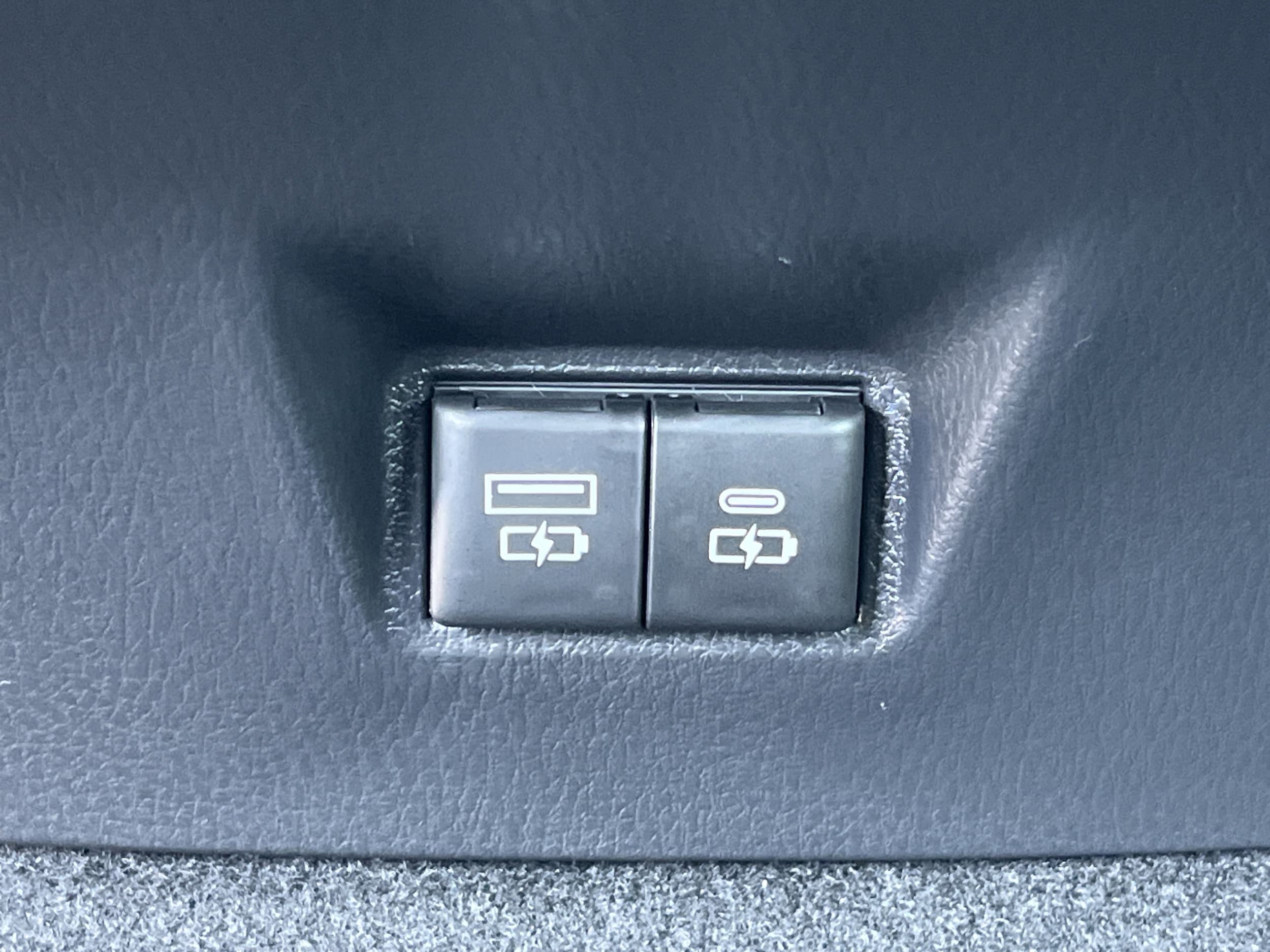 2025 Toyota Camry SE - Photo 25