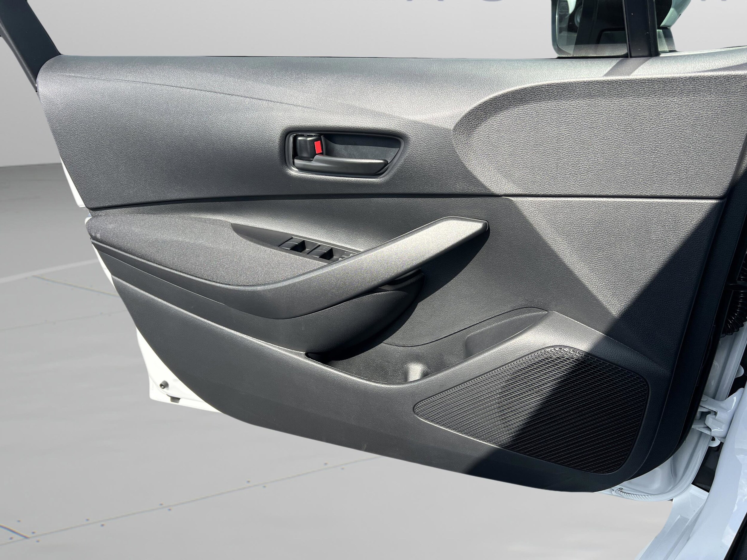 2026 Toyota Corolla LE - Photo 25