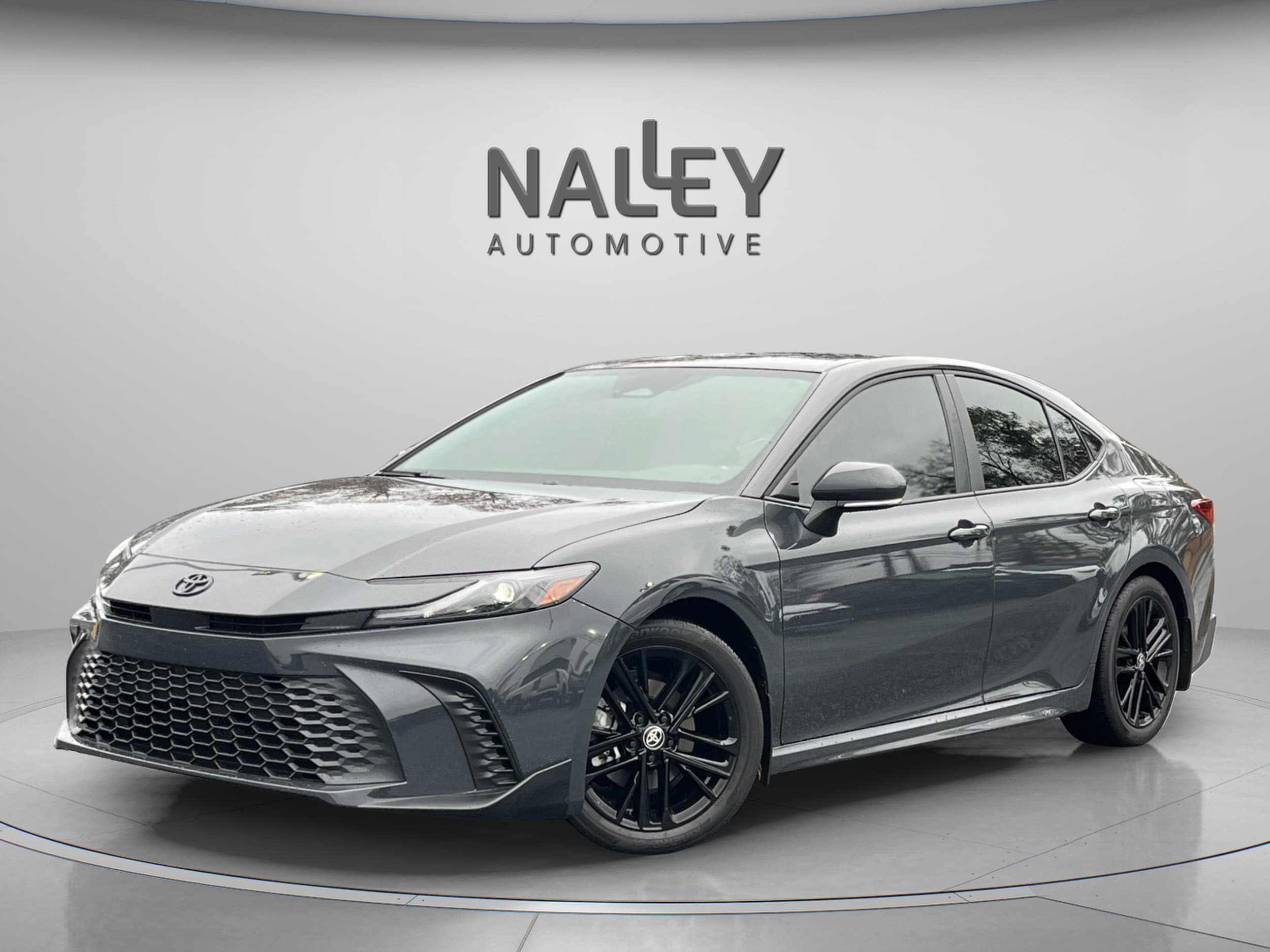 2025 Toyota Camry SE's photo