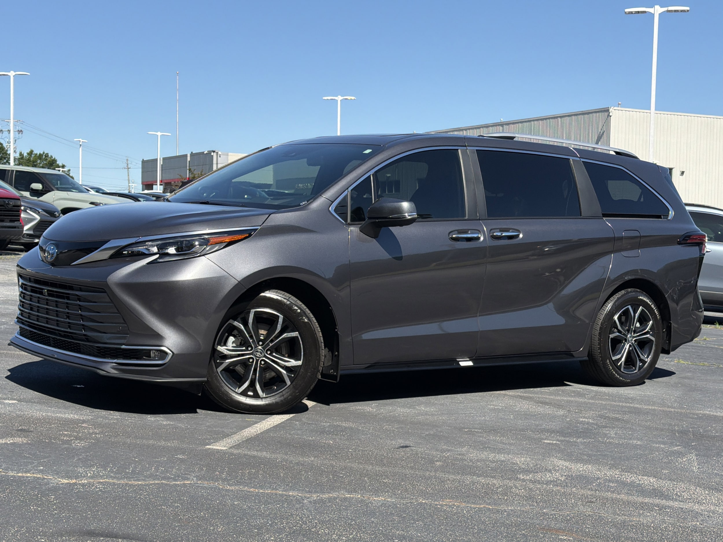 2025 Toyota Sienna Platinum 7-Passenger Hybrid AWD's photo