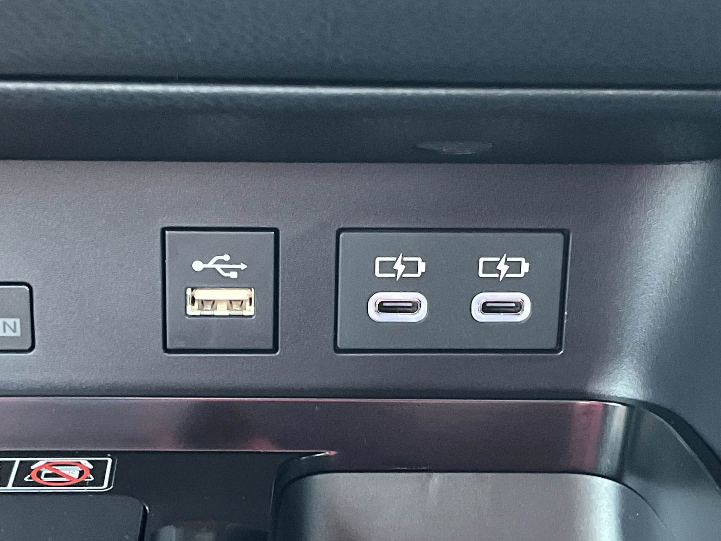 2025 Toyota Camry LE - Photo 11