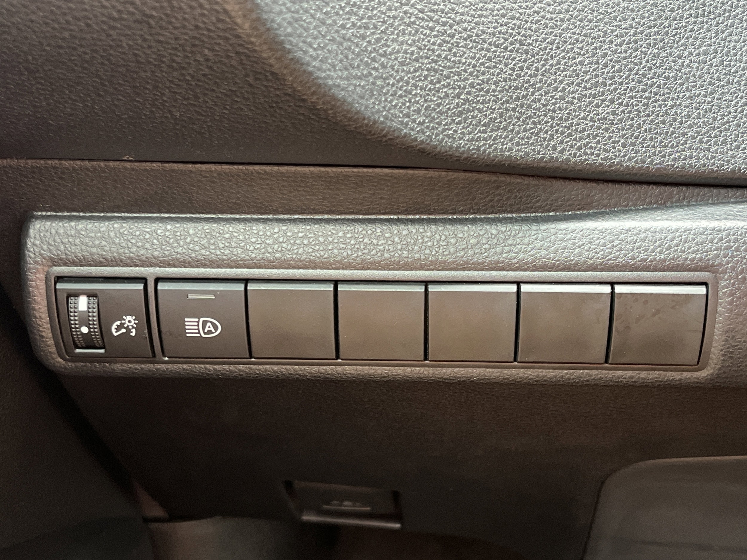 2026 Toyota Corolla LE - Photo 14