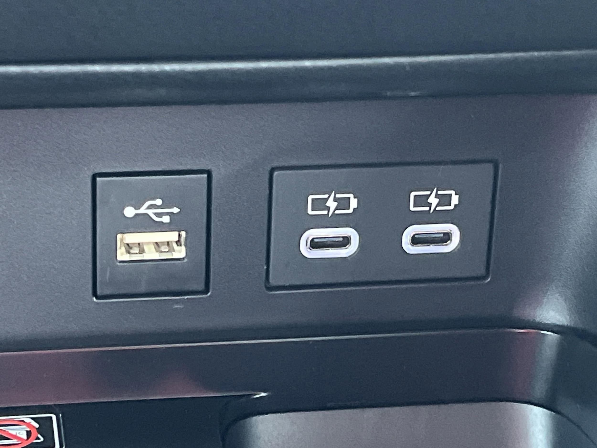 2025 Toyota Camry LE - Photo 11