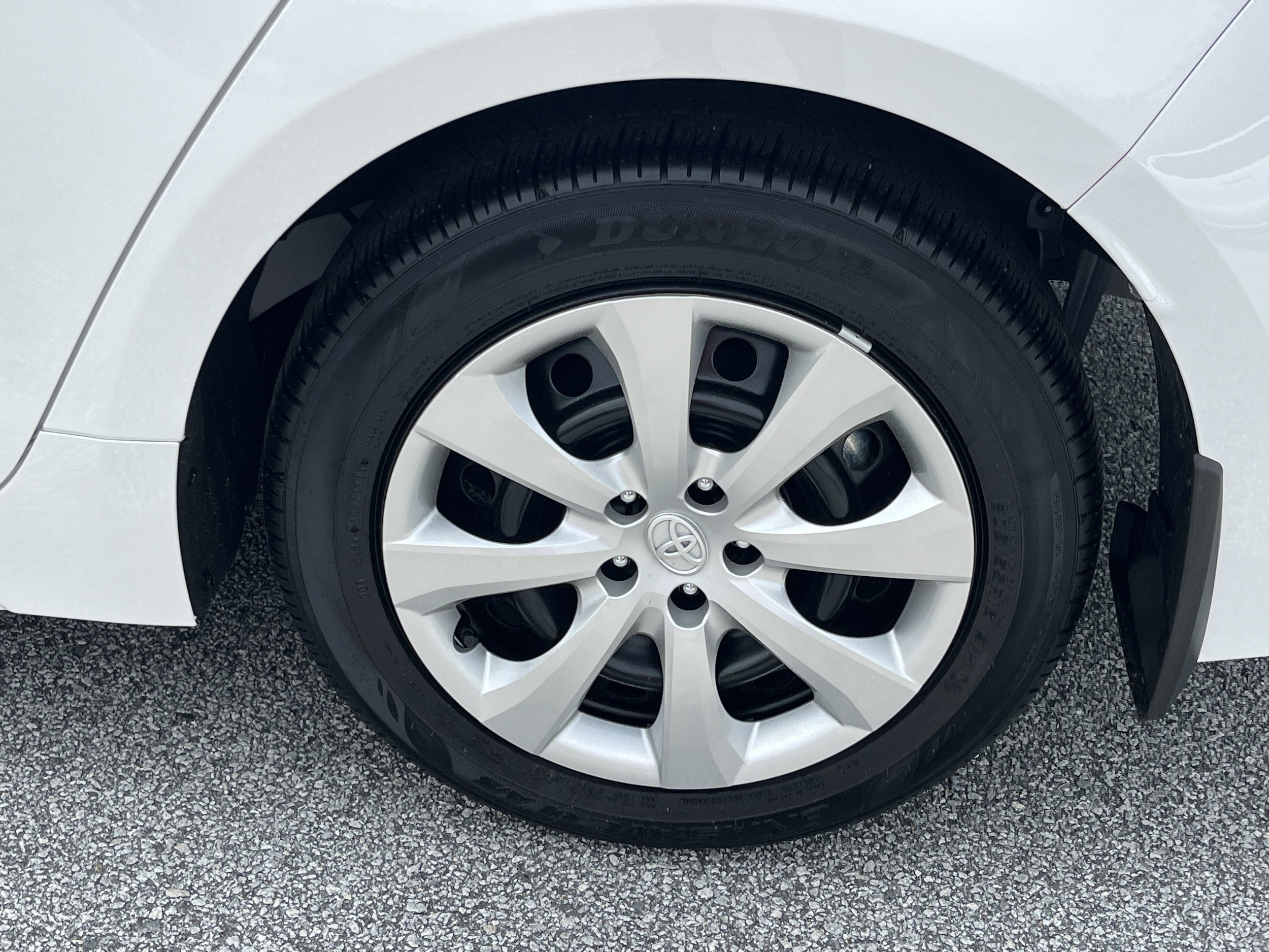 2026 Toyota Corolla LE - Photo 31