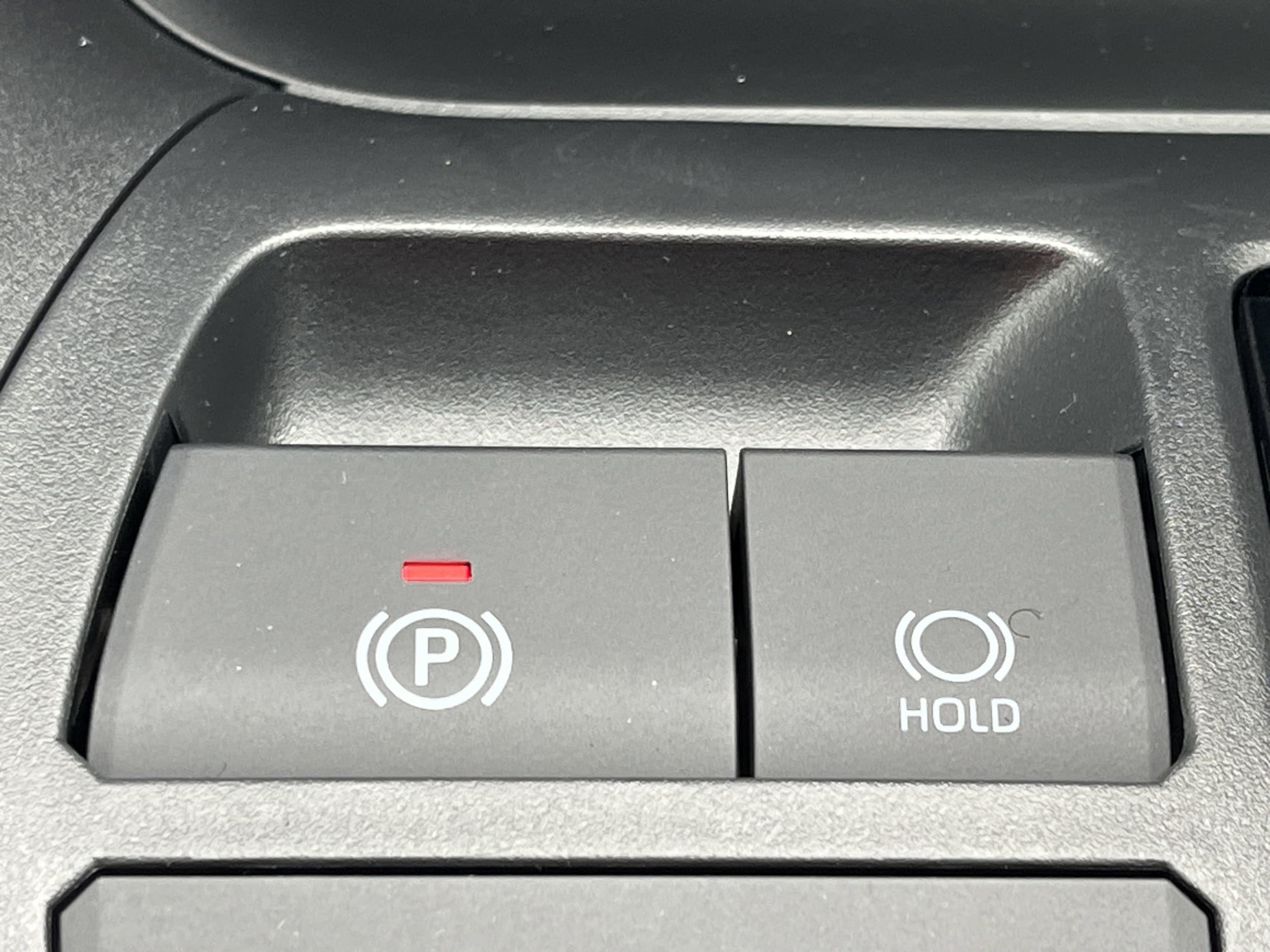 2025 Toyota RAV4 XLE - Photo 13
