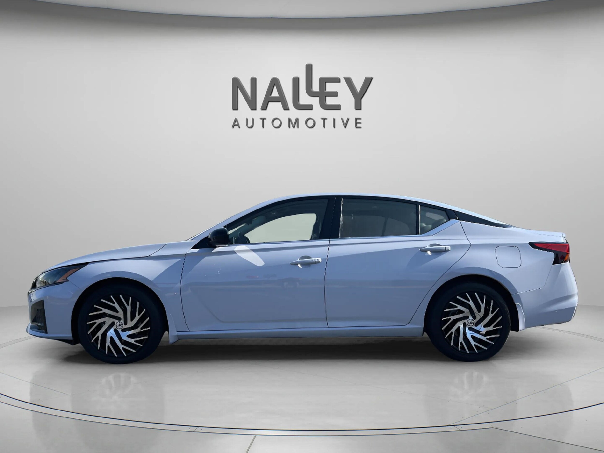 2023 Nissan Altima 2.5 SR photo 2