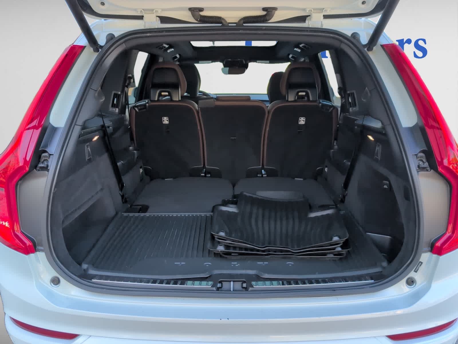 2022 Volvo XC90 T6 AWD Momentum photo 4