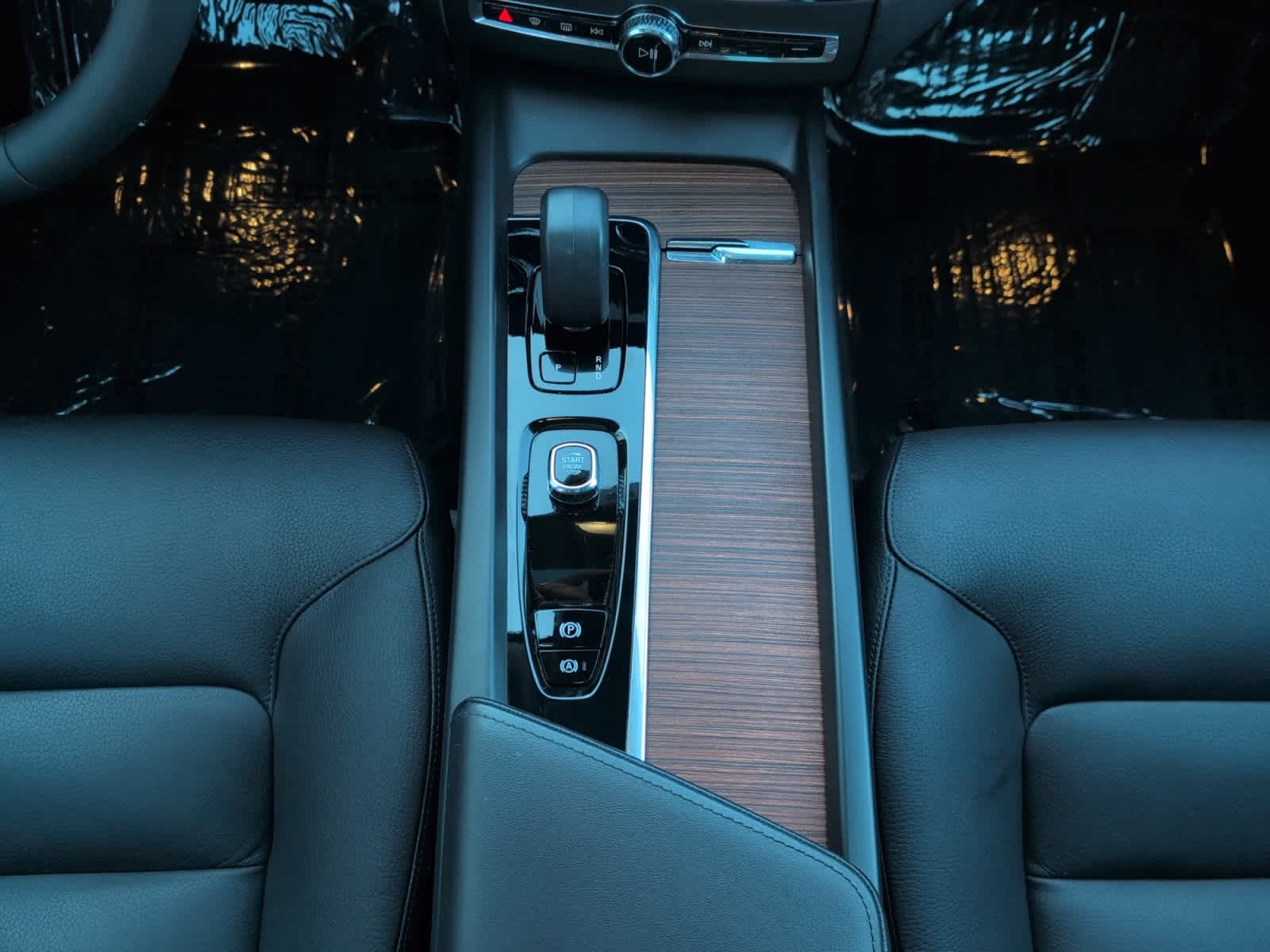 used 2023 Volvo XC60 car, priced at $35,998