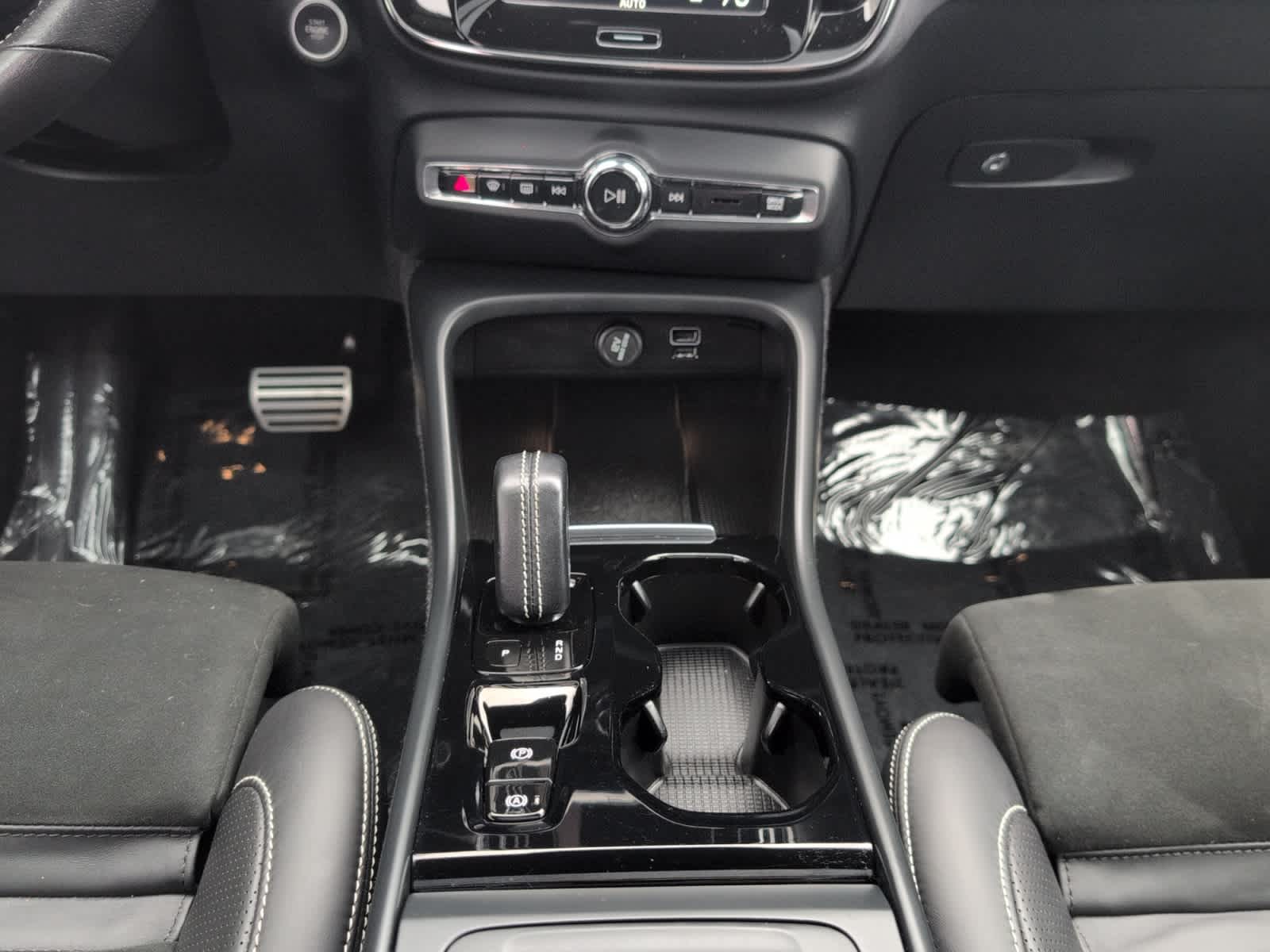 used 2021 Volvo XC40 car, priced at $22,998