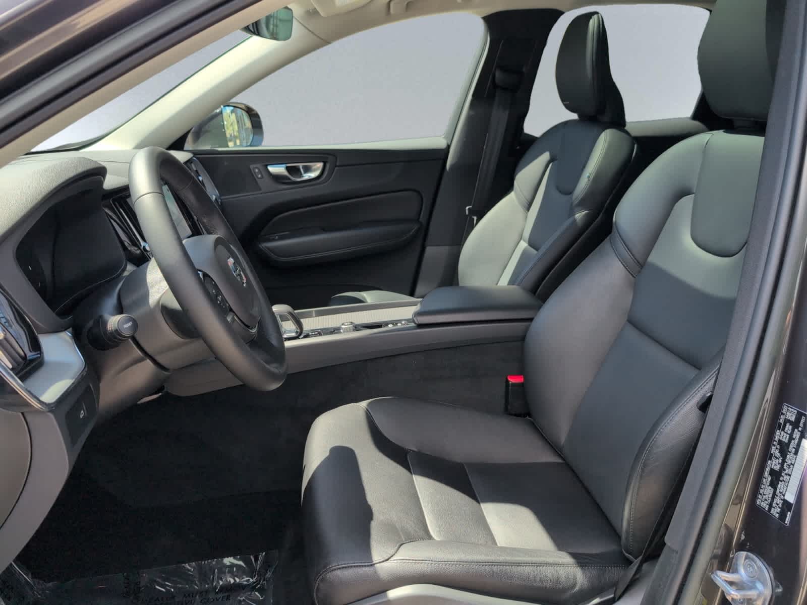 used 2023 Volvo XC60 car, priced at $32,998