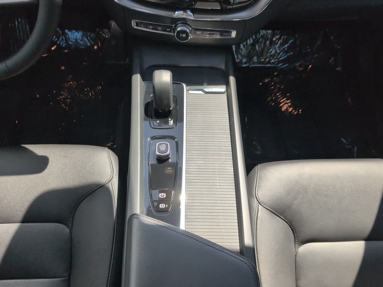 used 2023 Volvo XC60 car, priced at $32,998