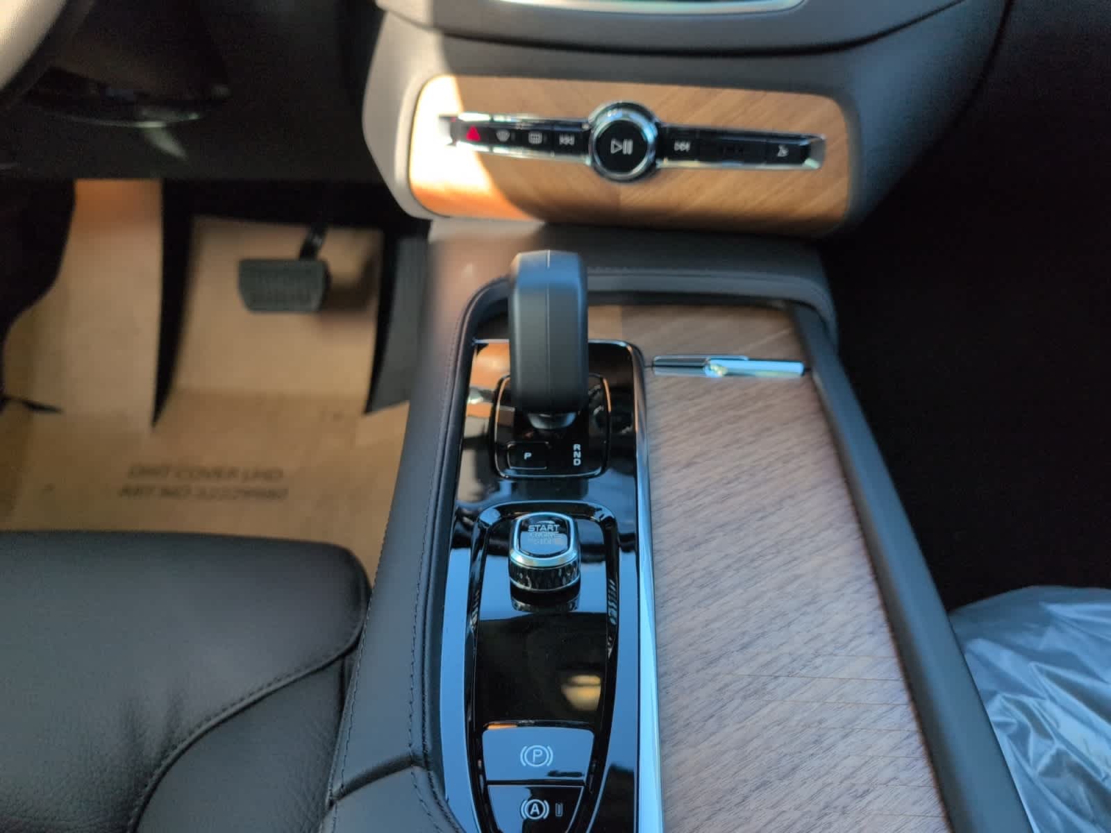 used 2025 Volvo XC90 plug-in hybrid car, priced at $76,875