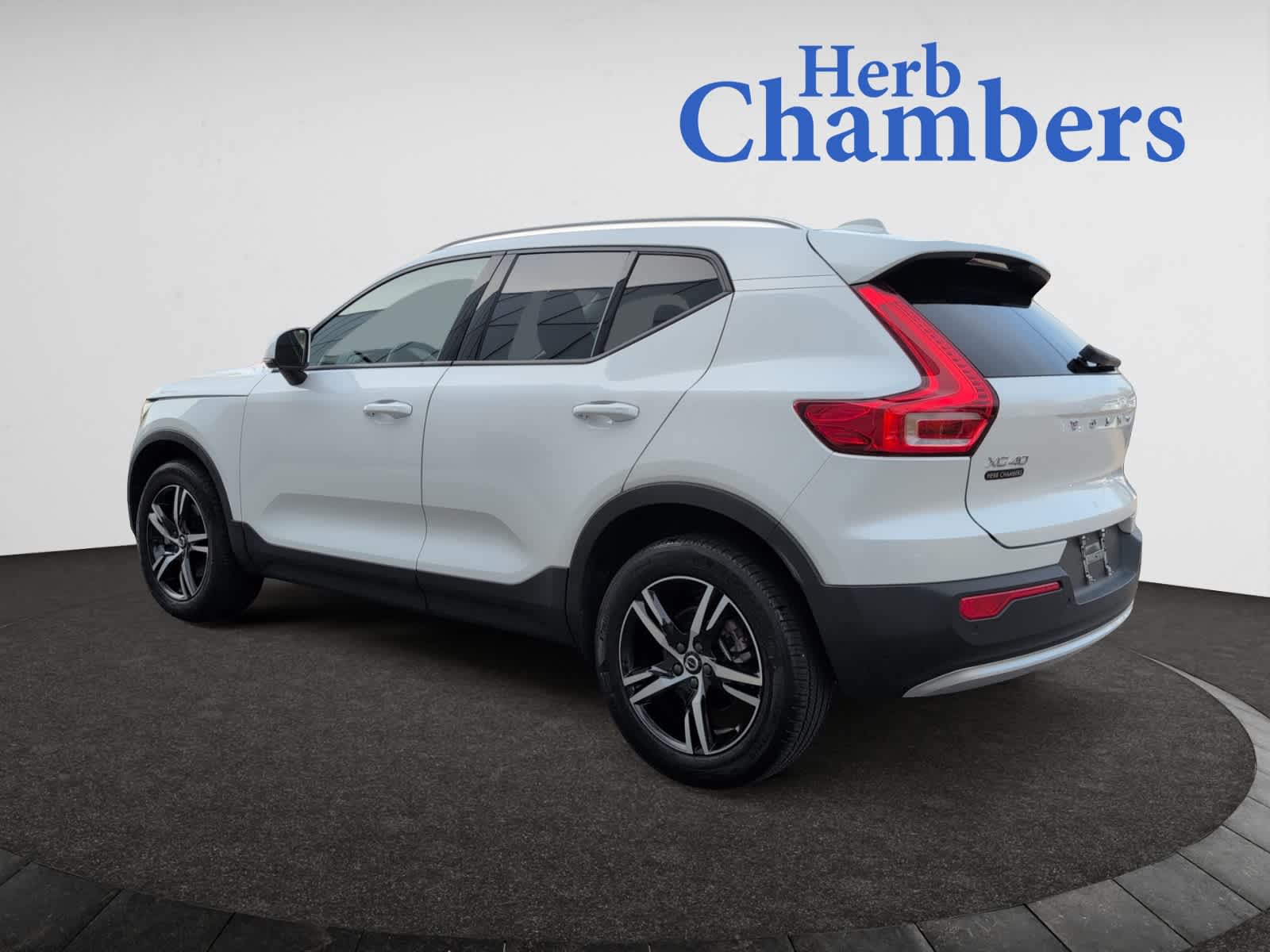 2023 Volvo XC40 Core photo 3