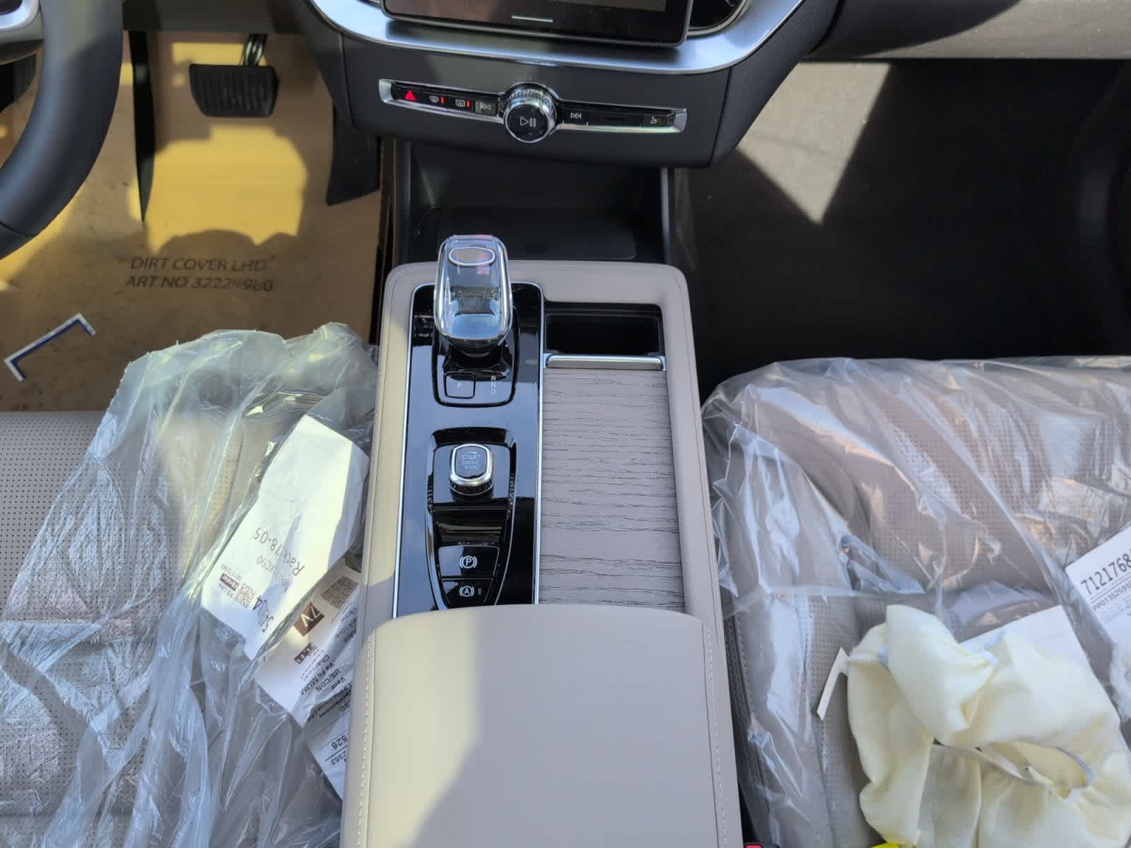 new 2026 Volvo XC90 plug-in hybrid car, priced at $92,625
