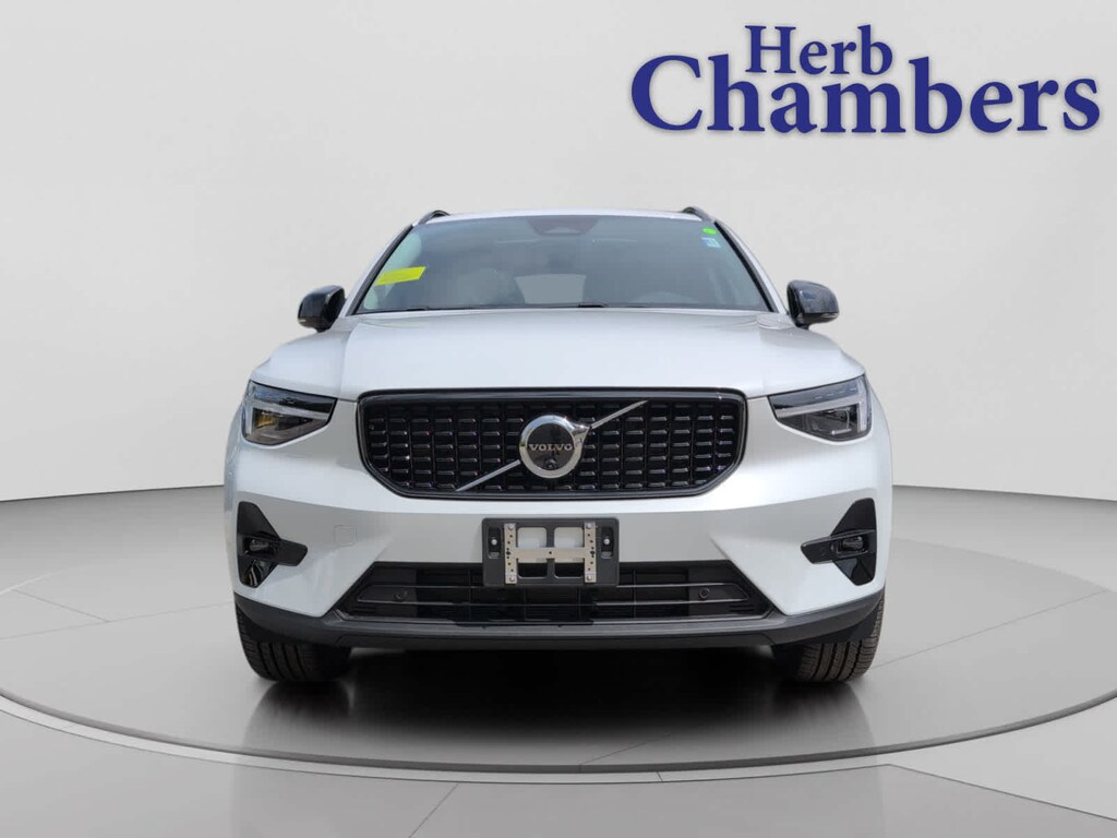 New 2026 Volvo XC40 B5 Plus SUV