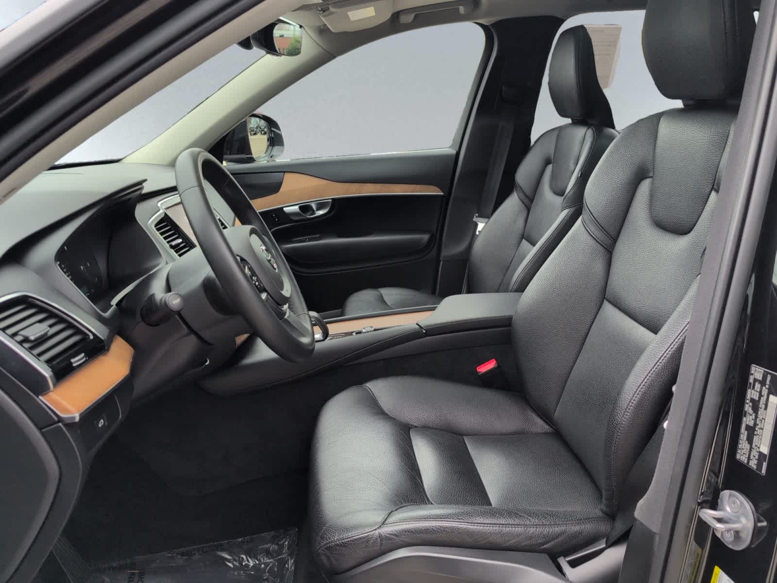 used 2023 Volvo XC90 car, priced at $40,998