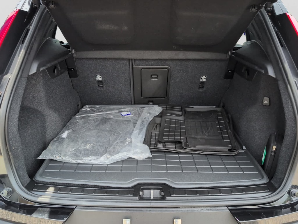 Used 2023 Volvo XC40 B5 AWD Plus Dark SUV
