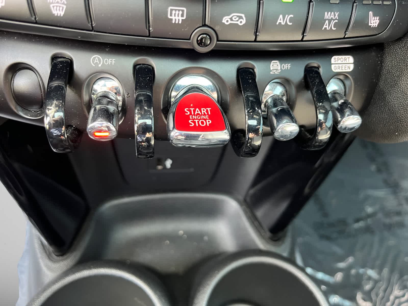 used 2024 MINI Hardtop 2 Door car, priced at $29,998