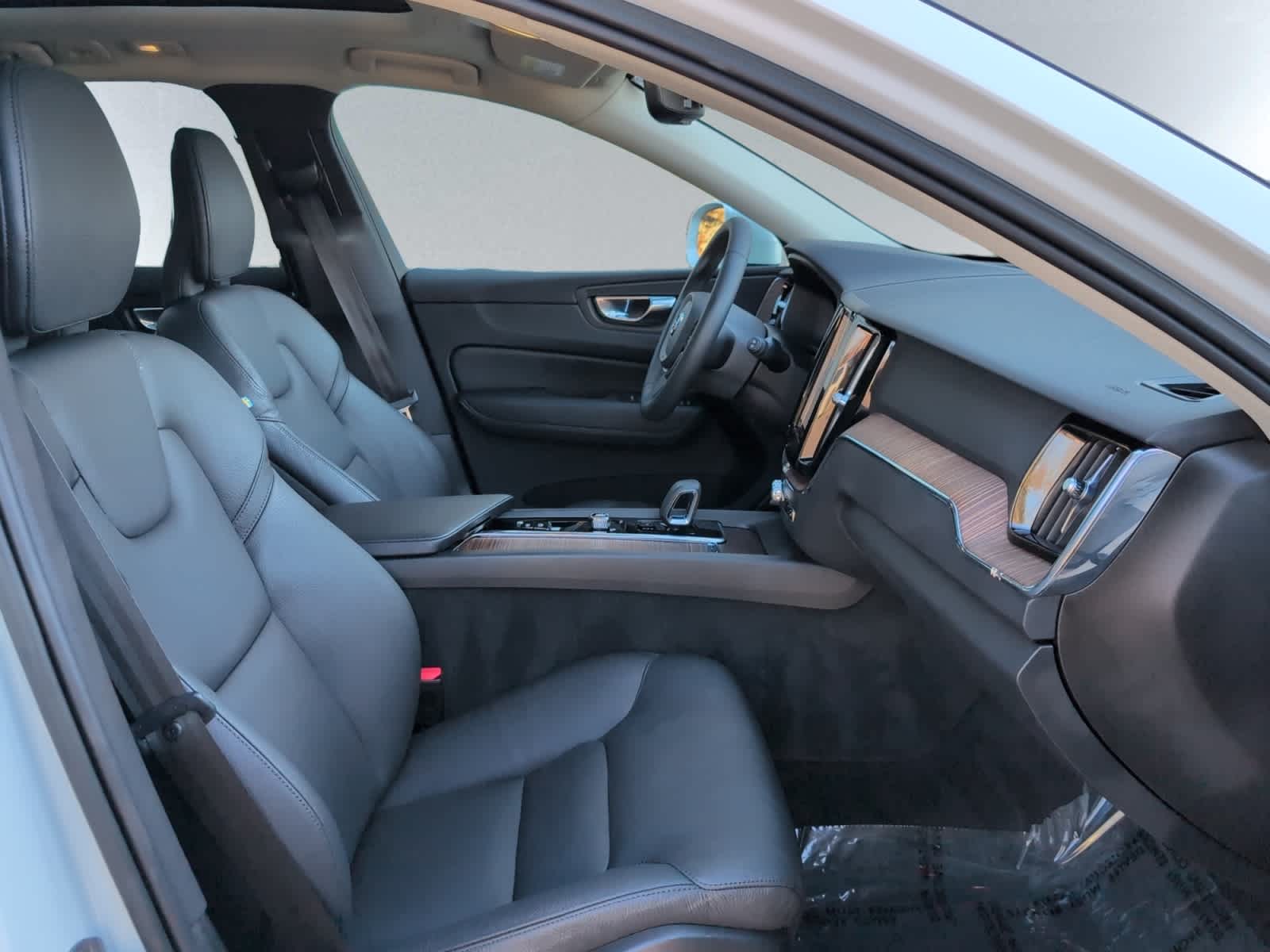 used 2023 Volvo XC60 car, priced at $33,998