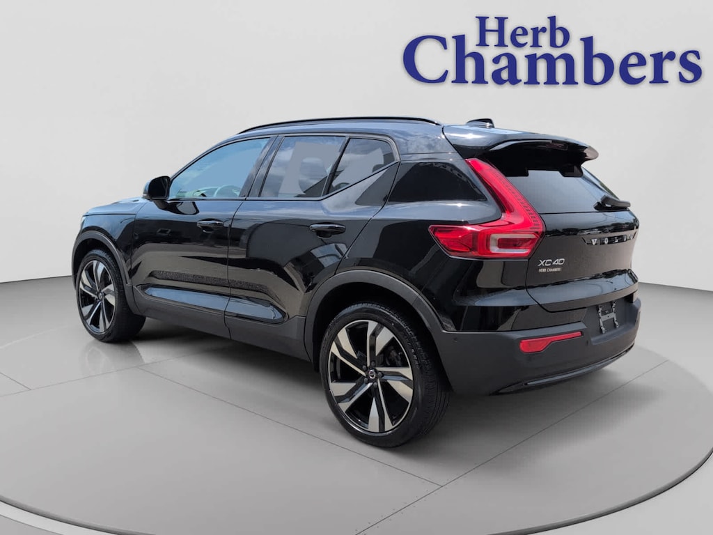 Used 2023 Volvo XC40 B5 AWD Plus Dark SUV