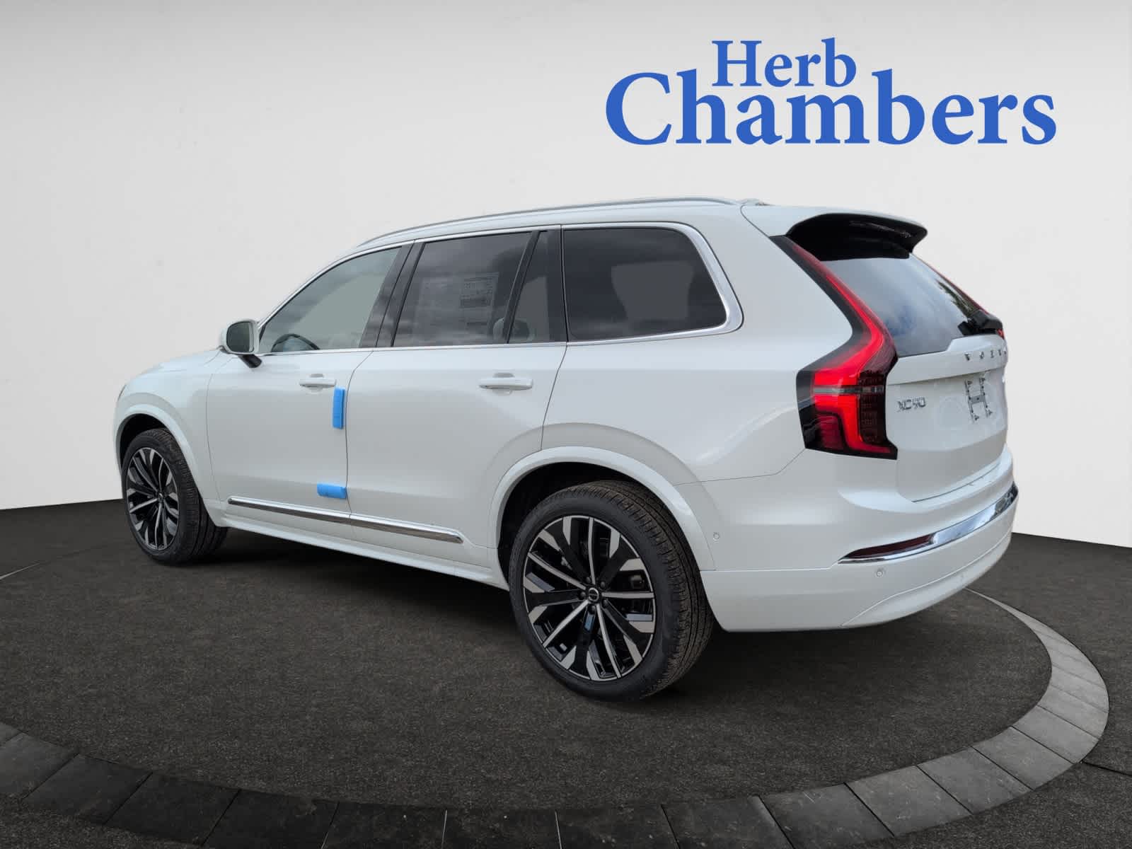 2026 Volvo XC90 Plus photo 3