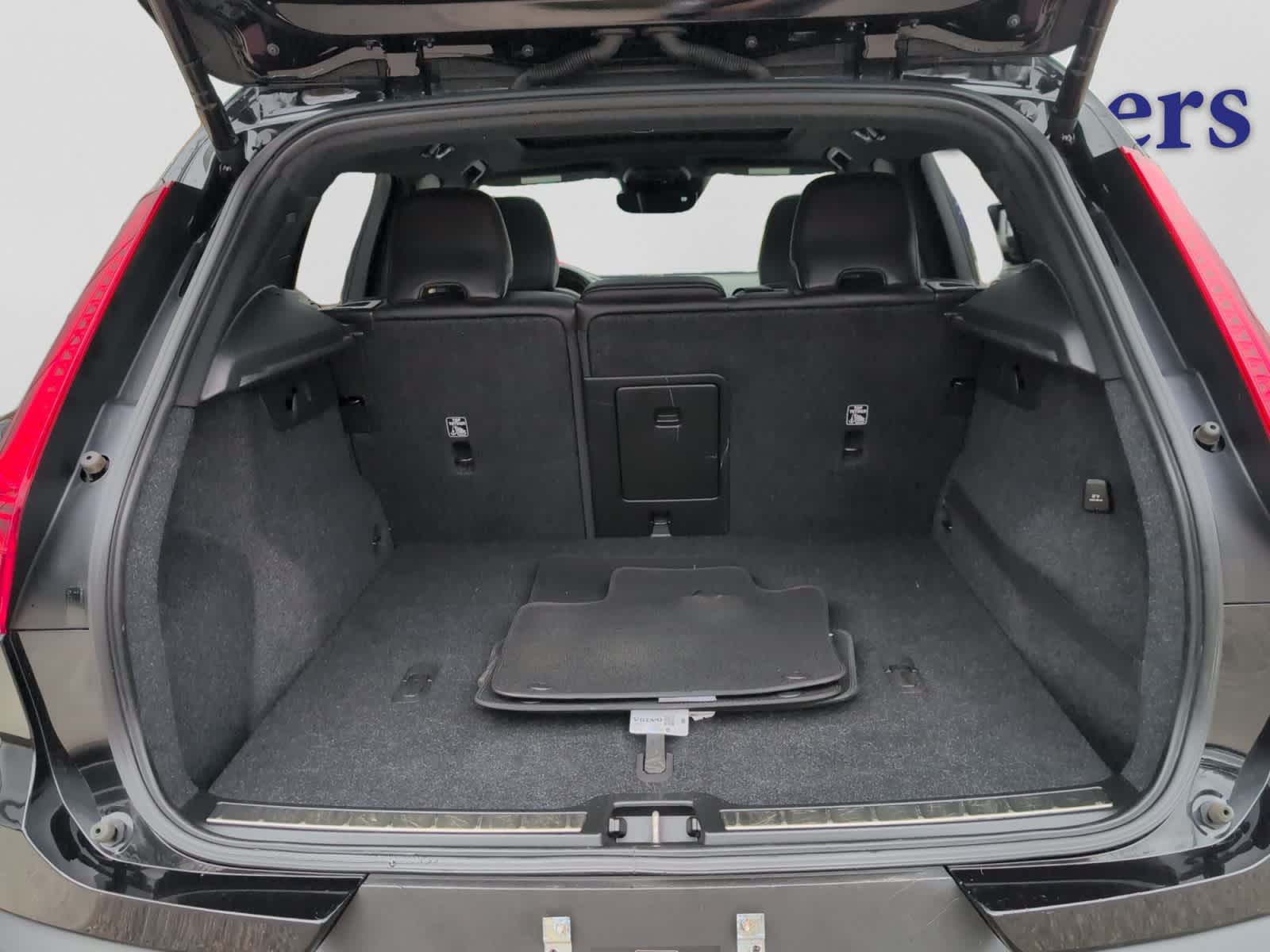 used 2021 Volvo XC40 car, priced at $22,998