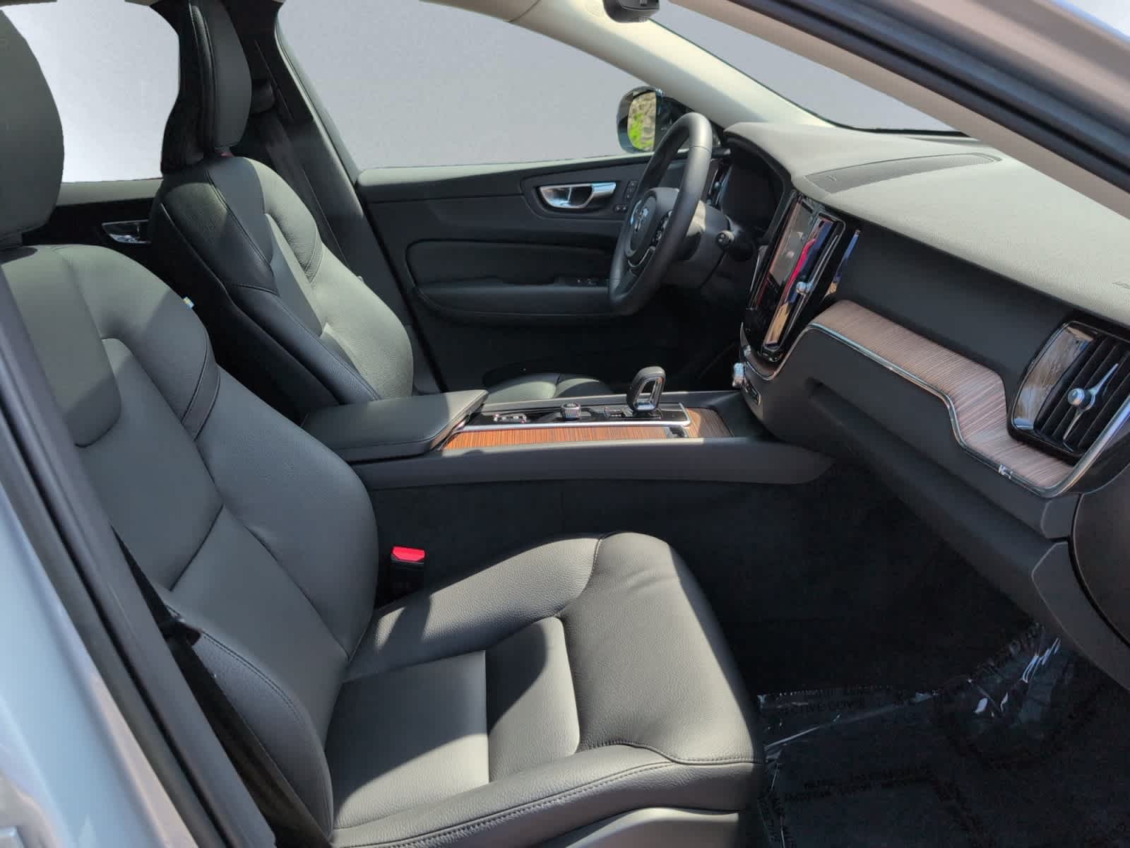 used 2023 Volvo XC60 car, priced at $35,998